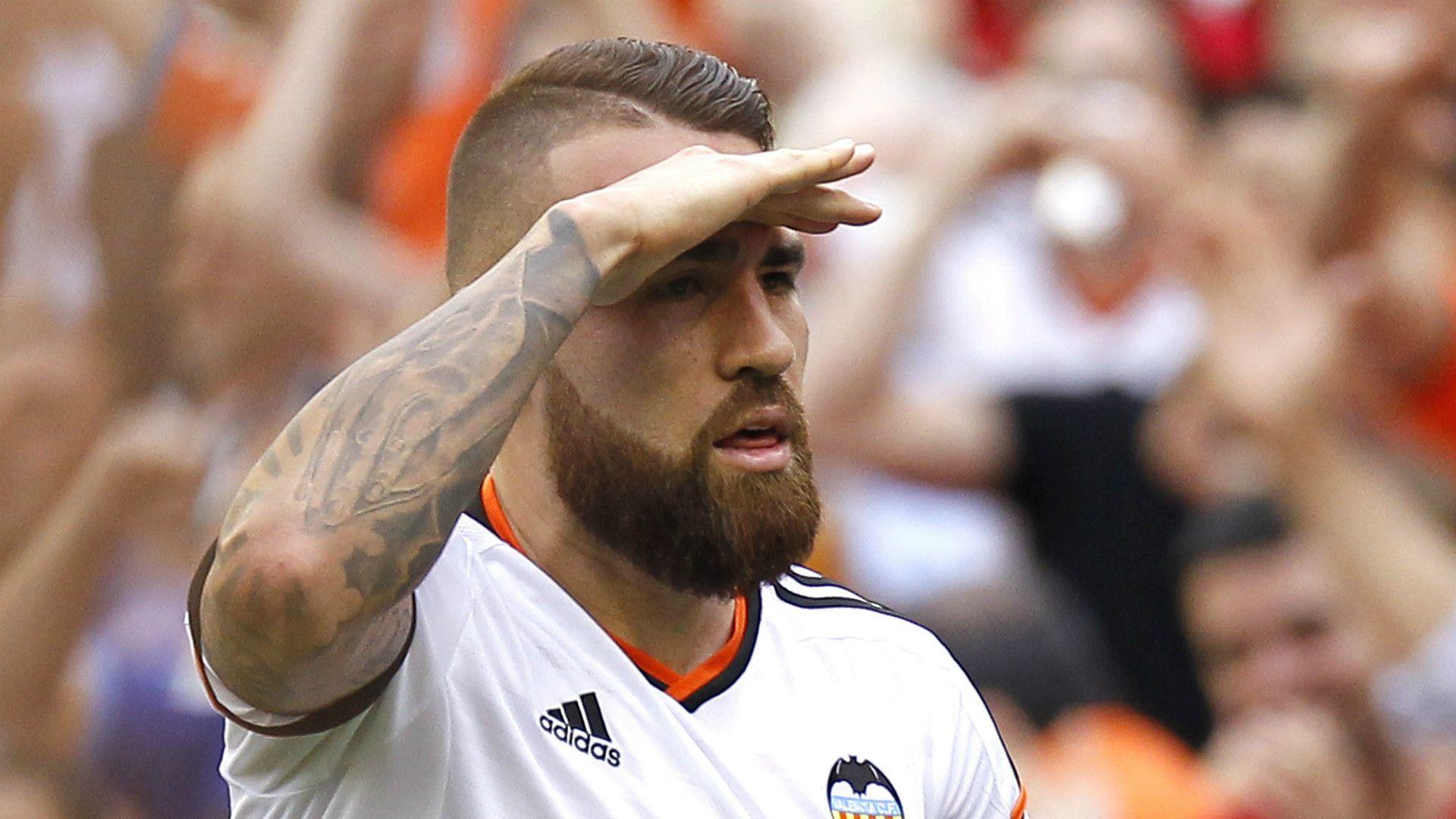 Which European countries and regions could Nicolás Otamendi pass?