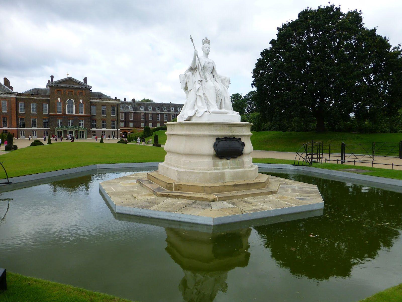 la vie boheme: Palace Hopping