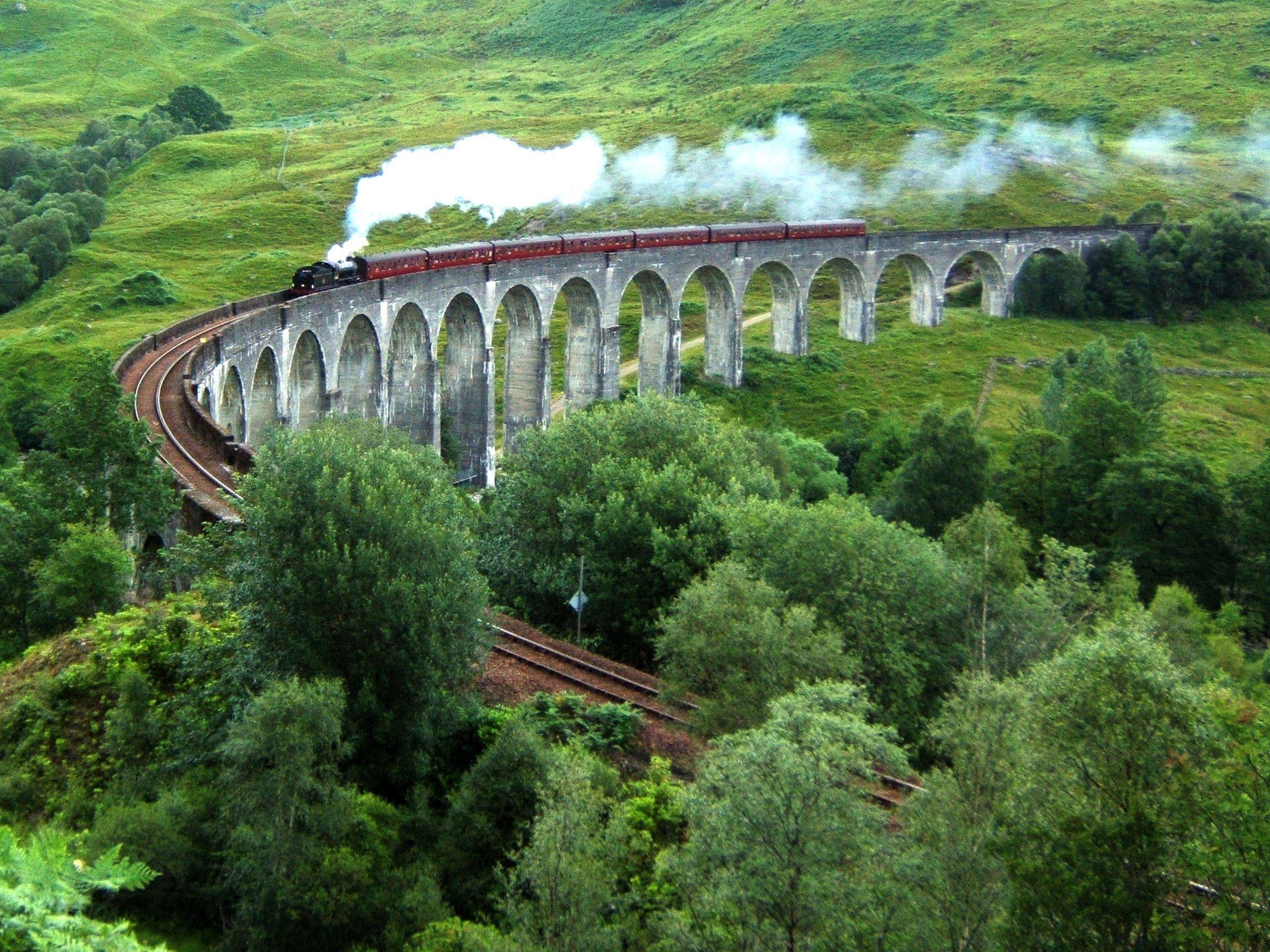 Harry Potter (Glenfinnan Viaduct, Scotland) Wallpaper HD Wallpaper