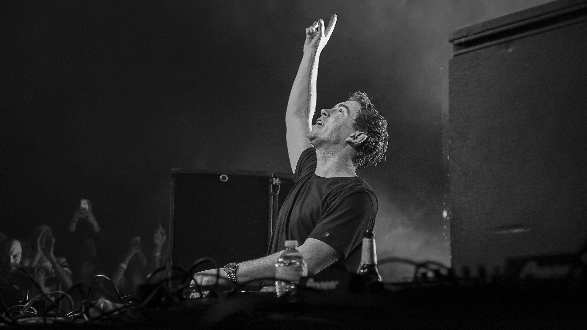 Hardwell feat. Jake Reese Wild Full HD Wallpaper