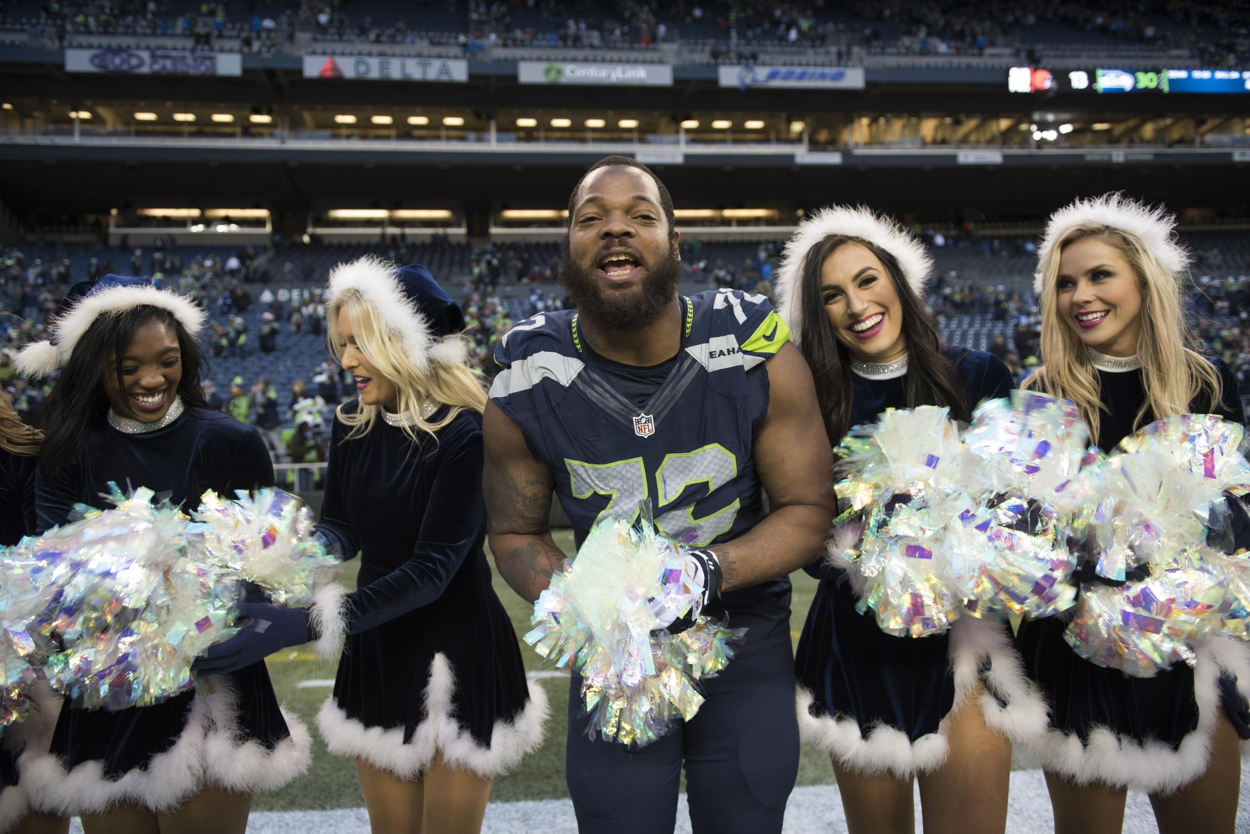 Seahawks DE Michael Bennett To Donate Endorsement Money To Help