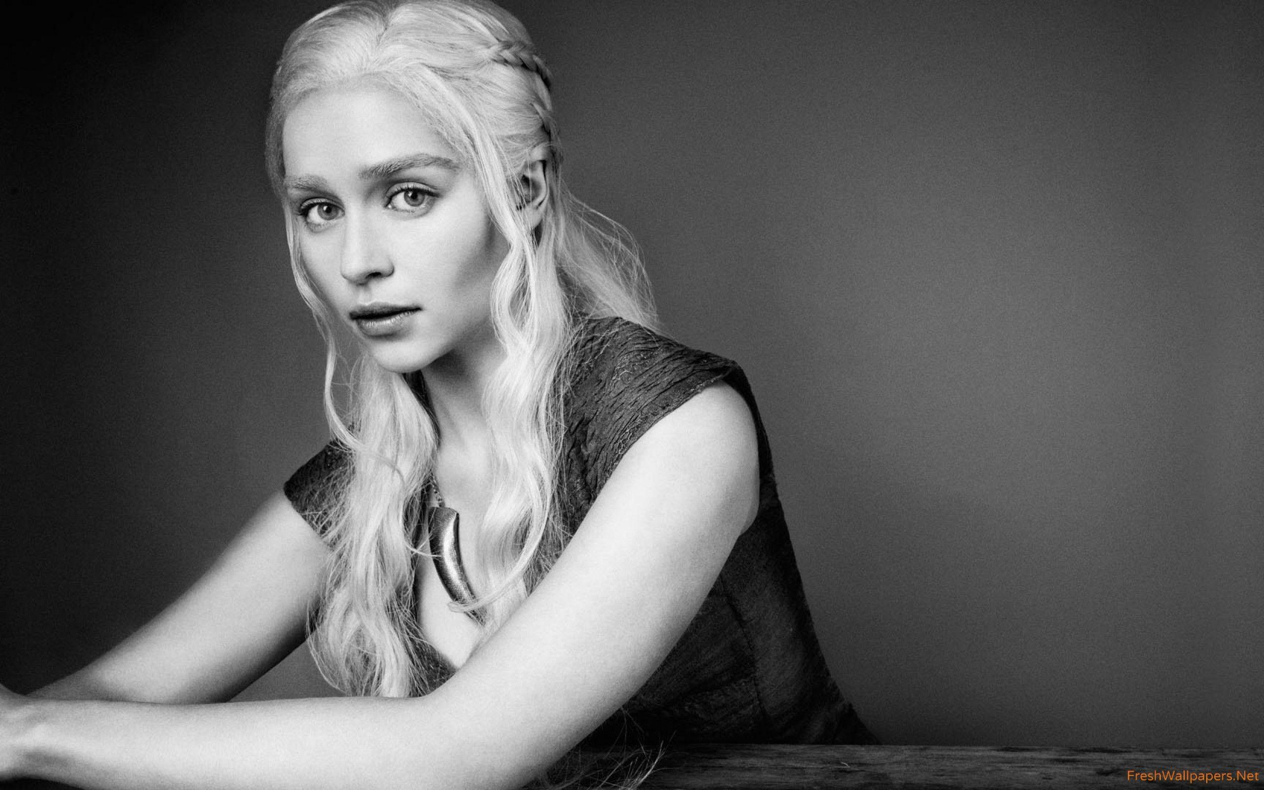 Emilia Clarke As Khaleesi Or Daenerys Targaryen Game Of Thrones