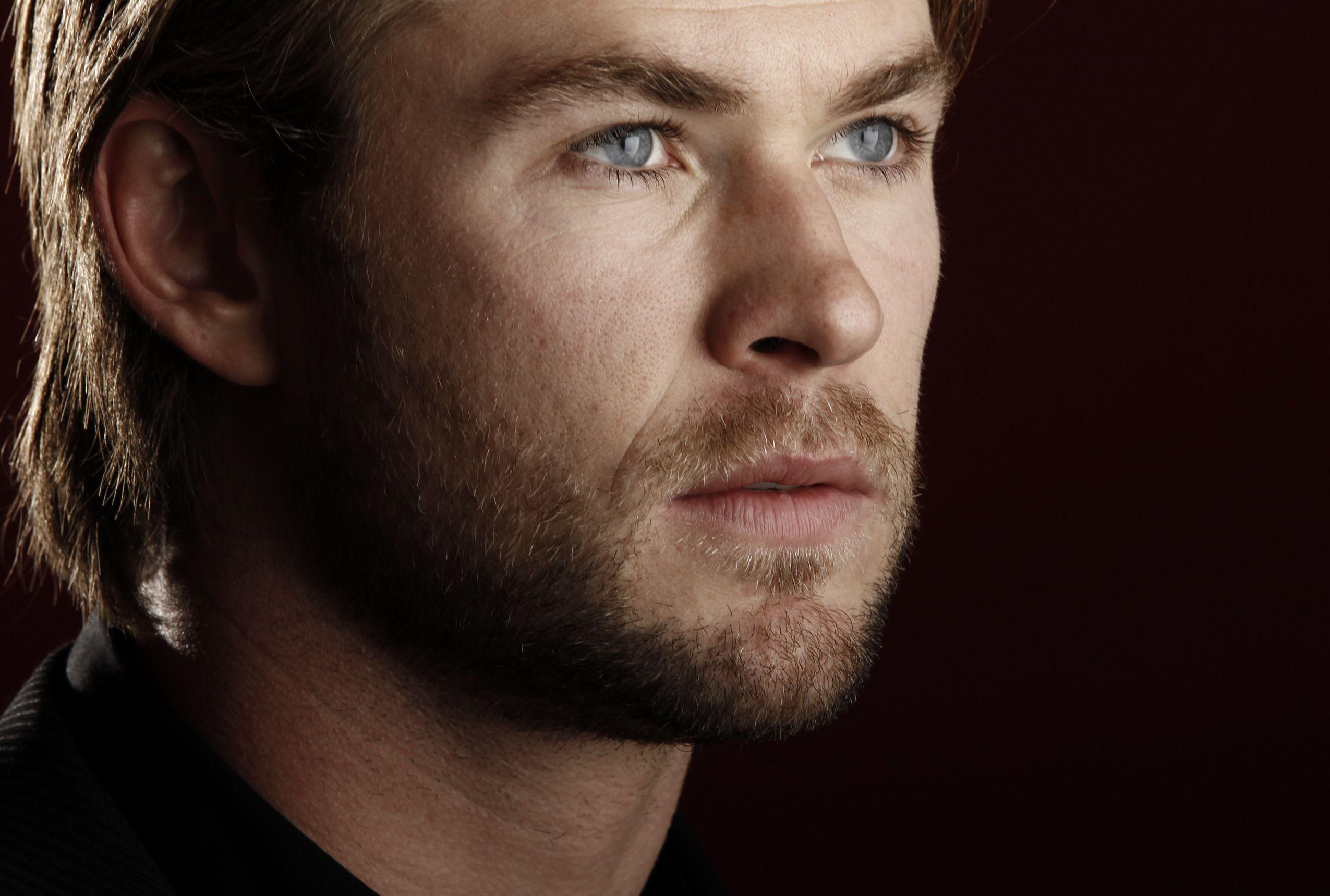 Chris Hemsworth Wallpaper Image Photo Picture Background