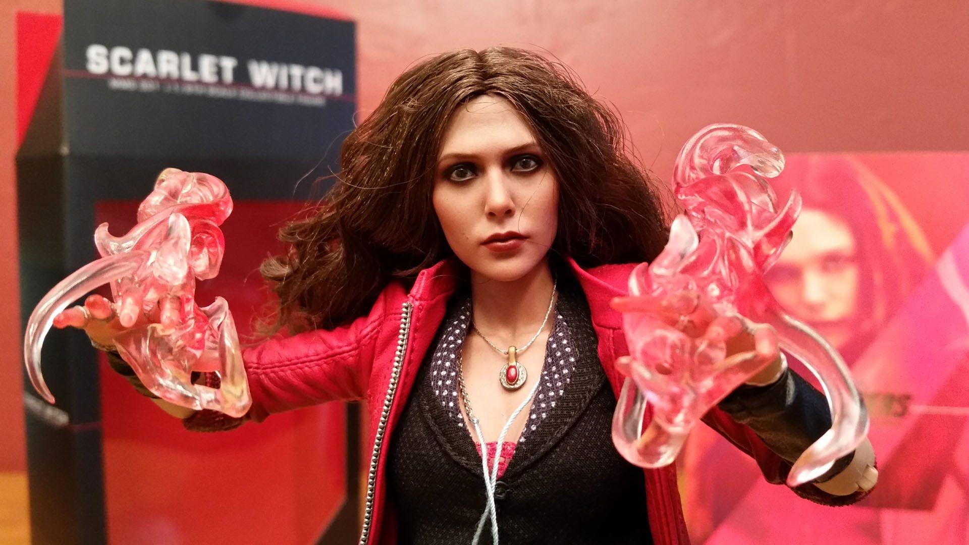 Unboxing Elizabeth Olsen as Hot Toys Wanda Maximoff Scarlet Witch