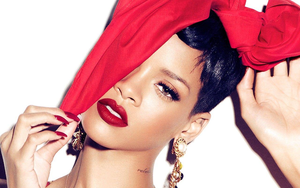 Rihanna Introduces Fenty Beauty
