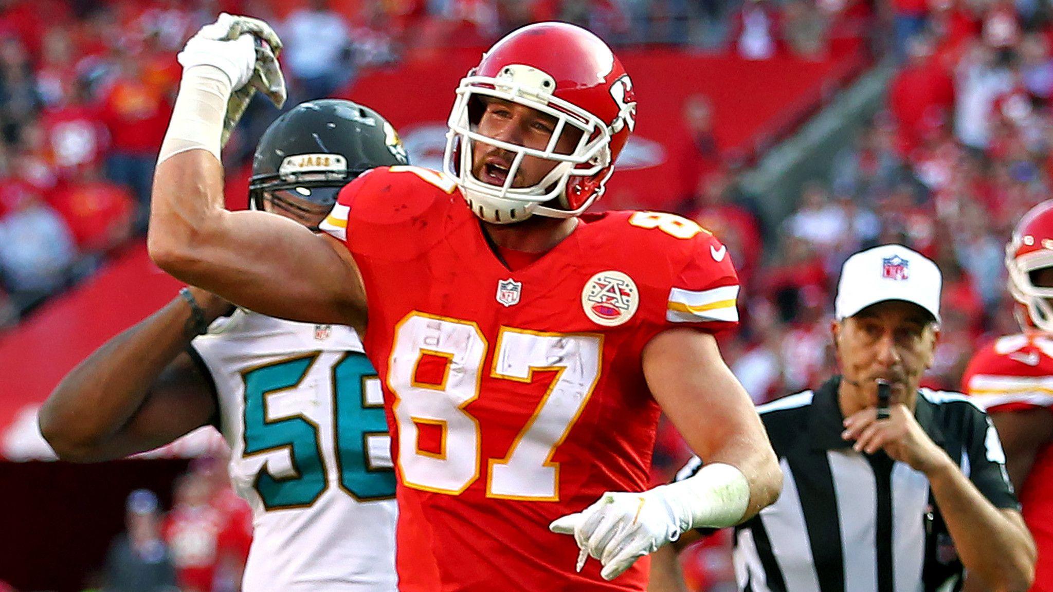 Chiefs' Travis Kelce fined $309 by the NFL for throwing towel