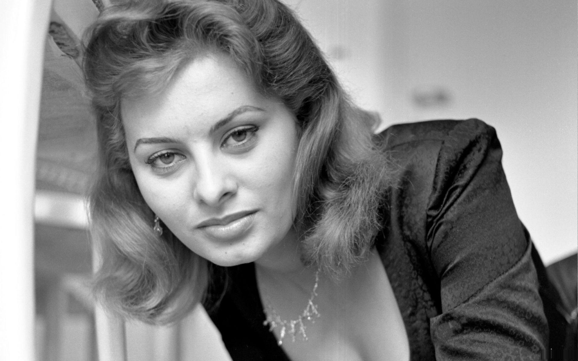 Sophia Loren wallpaperx1200