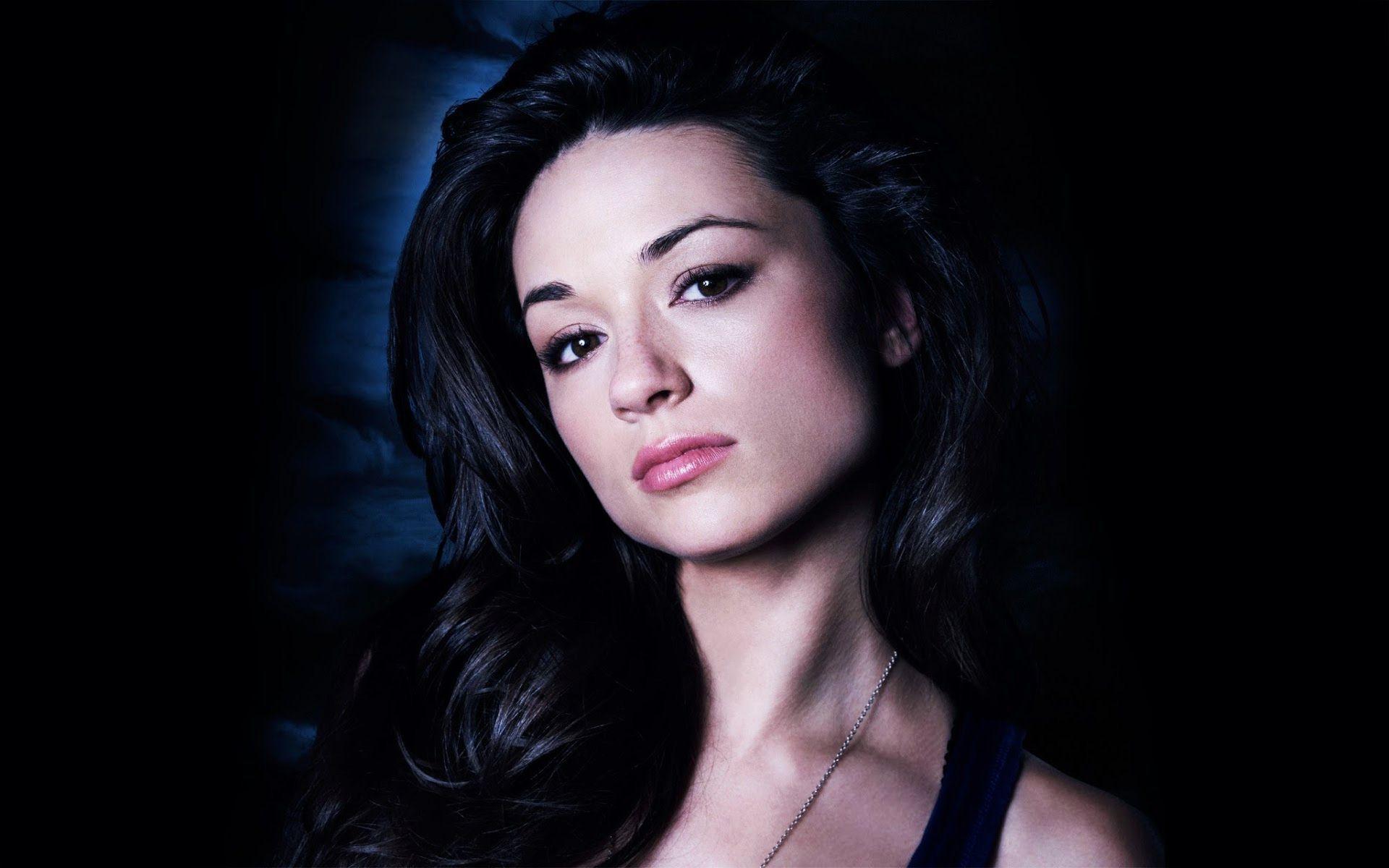 Crystal Reed Wallpaper Image Photo Picture Background