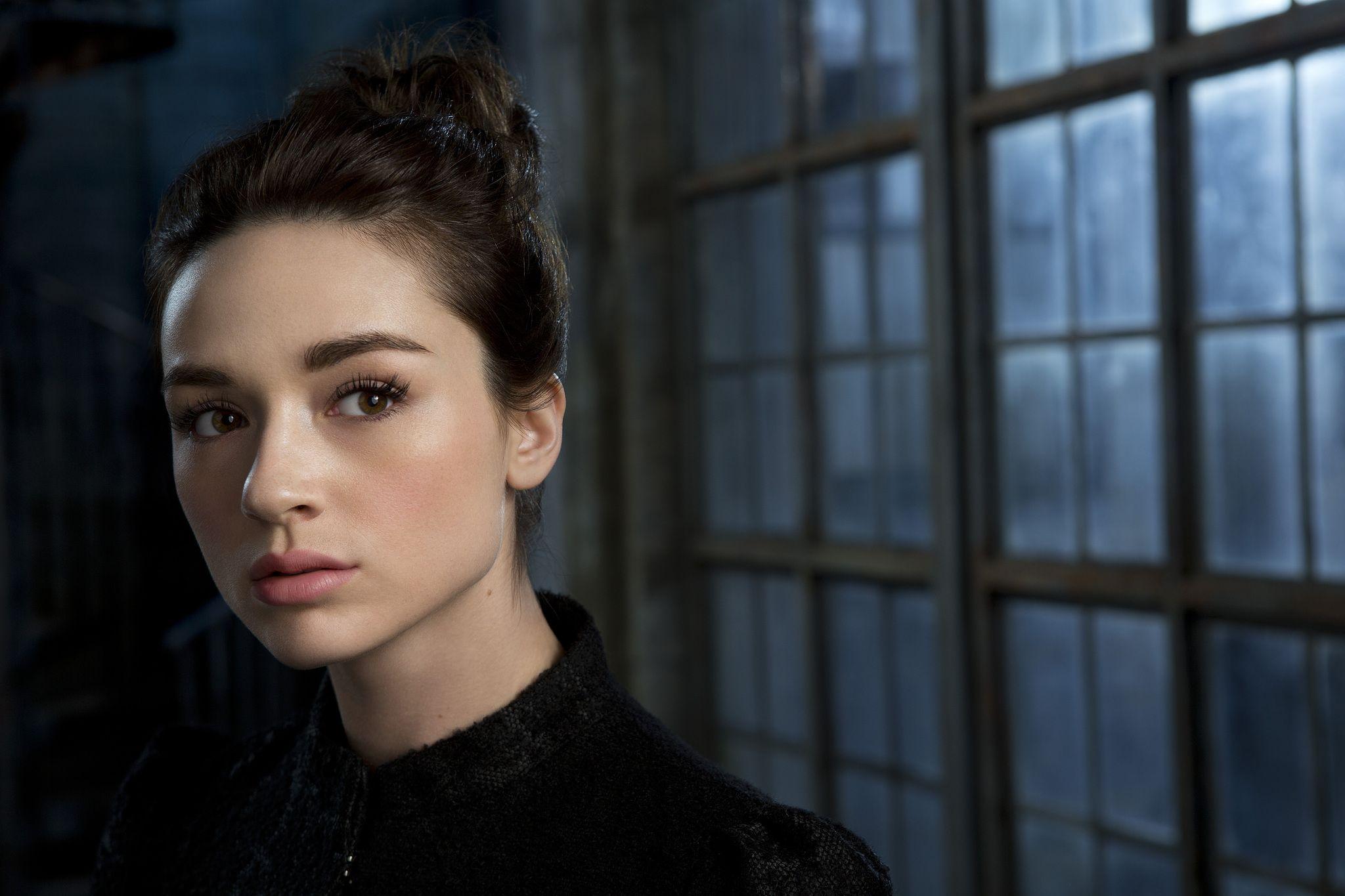 Crystal Reed HD Wallpaper