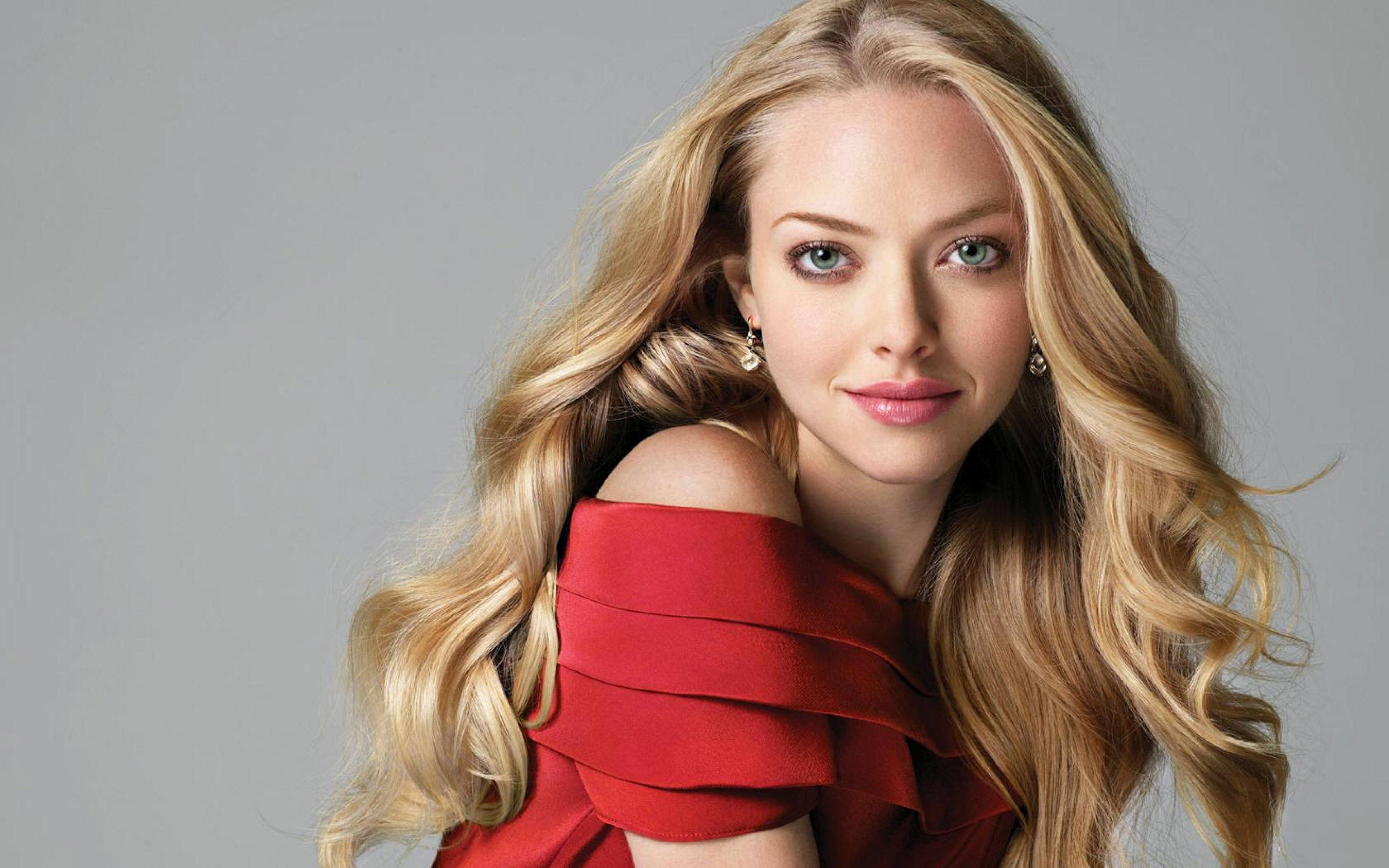 Amanda Seyfried Wallpaper High Resolution and Quality Download