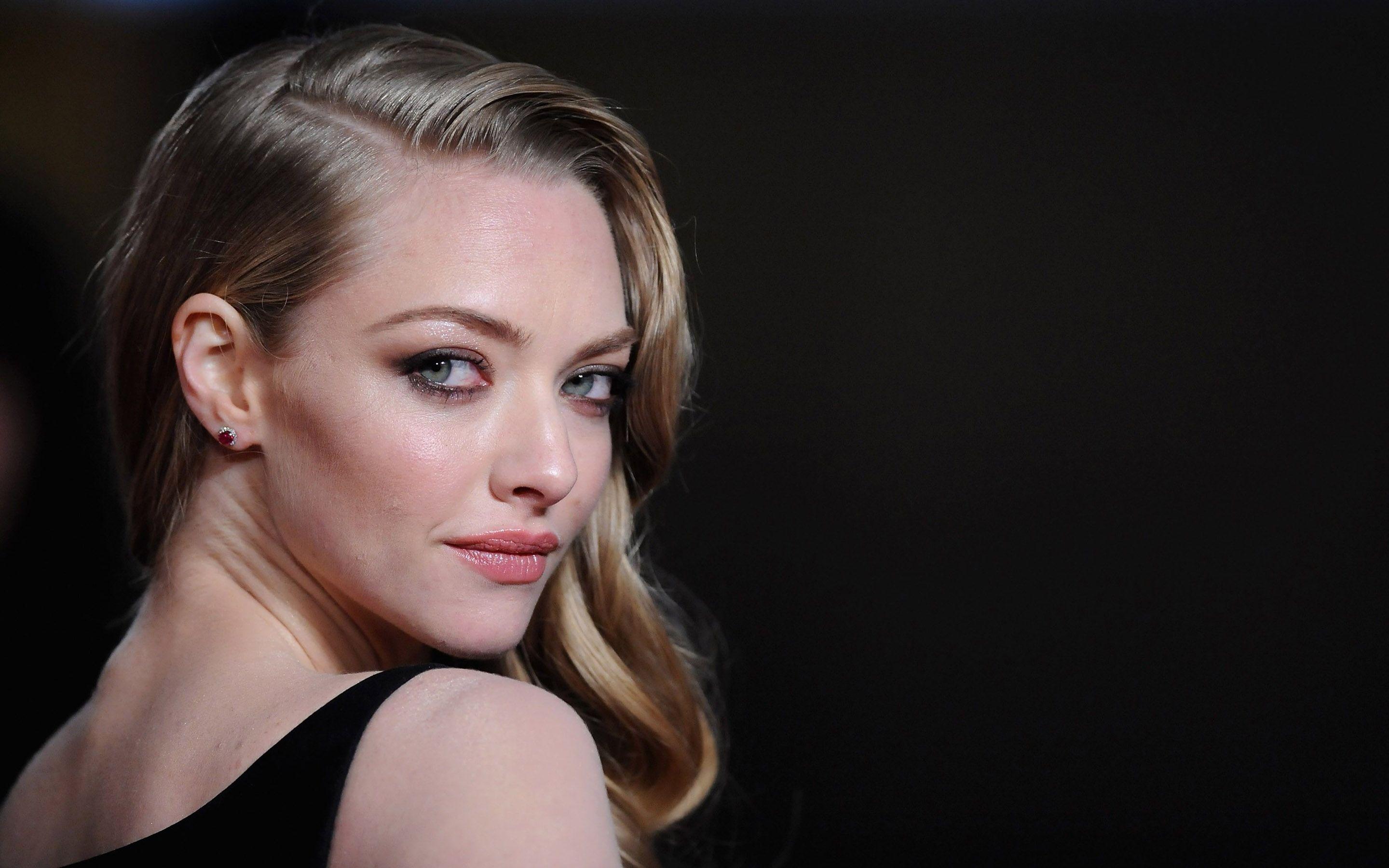 Hot HD Amanda Seyfried Wallpaper