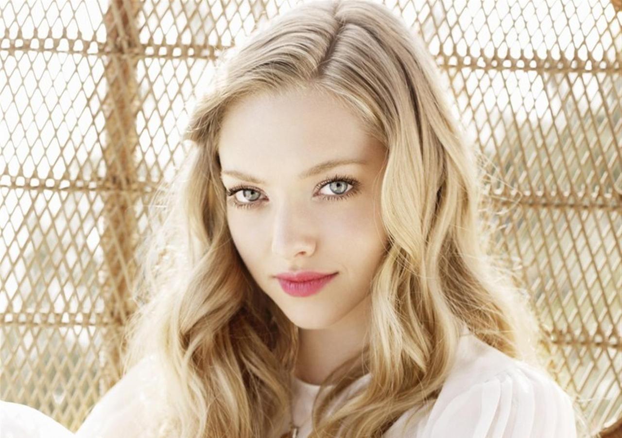 Amanda Seyfried Wallpaper