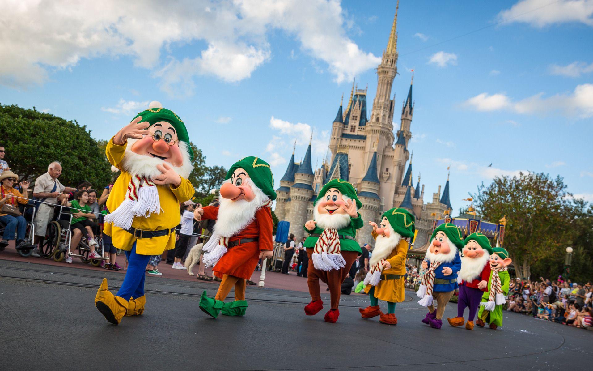 Parade at Magic Kingdom, Walt Disney World, the Seven Dwarfs