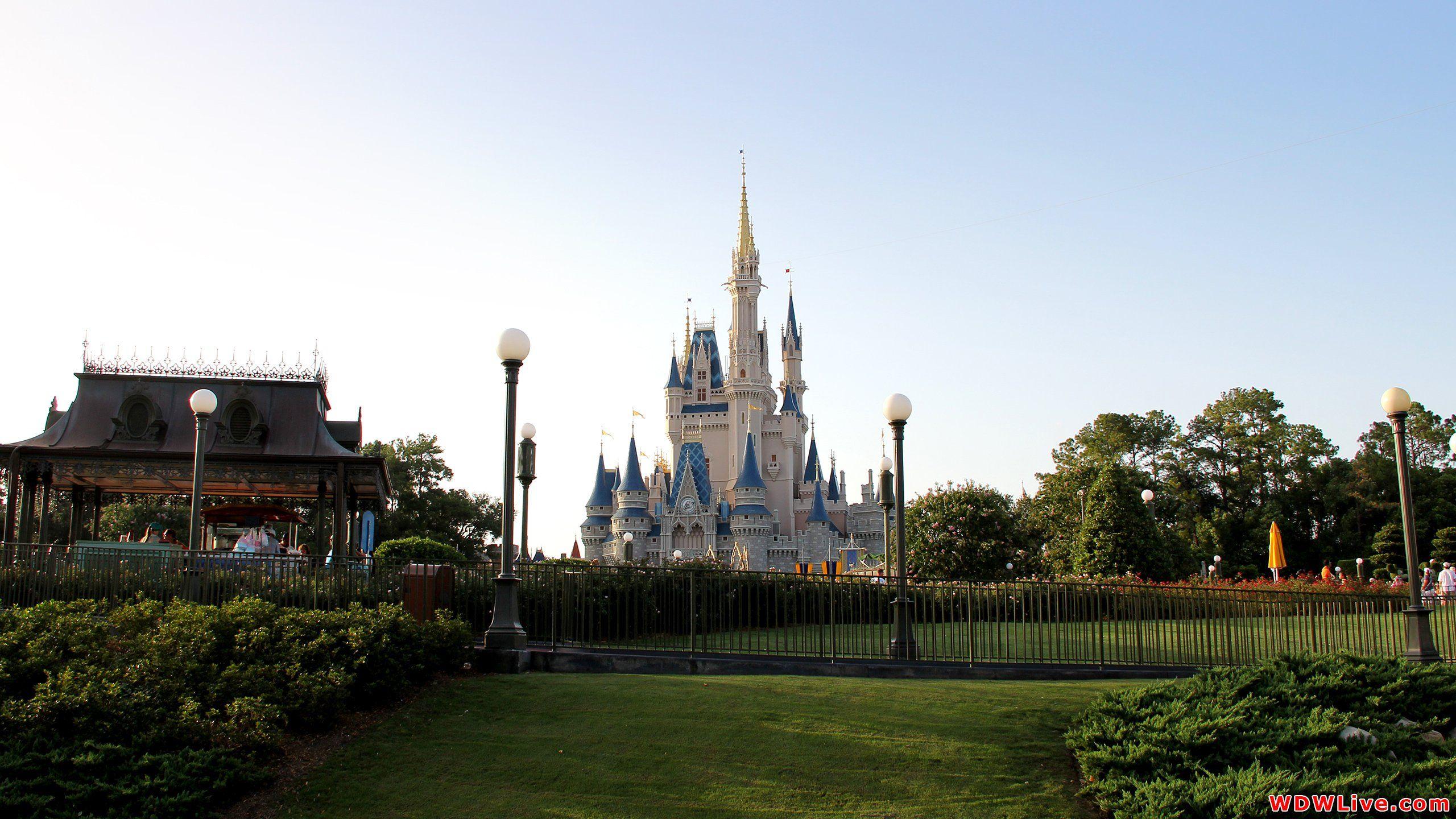 Disney World Cinderella Castle 759417