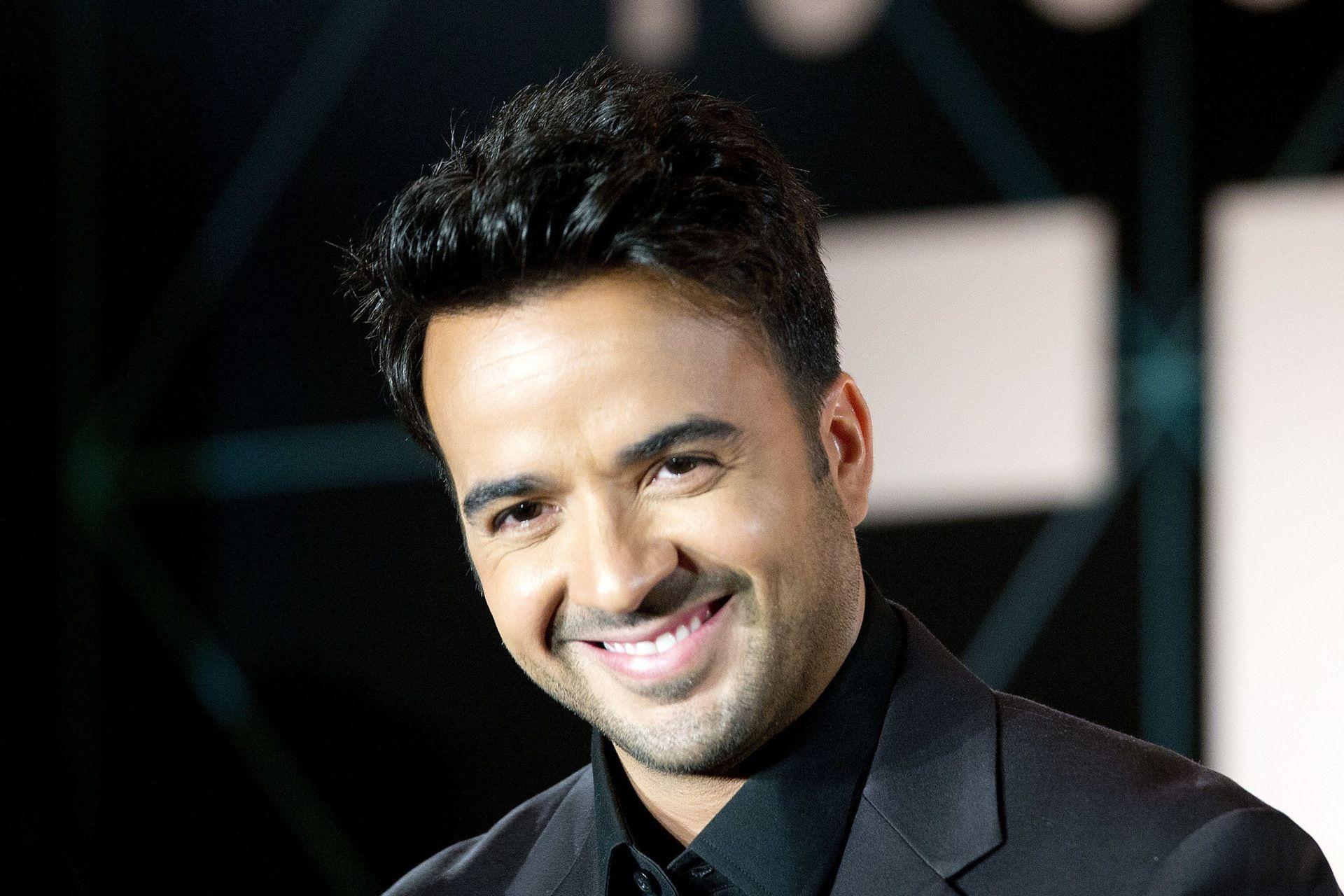 Luis Fonsi Backgrounds Wallpapers 22494.