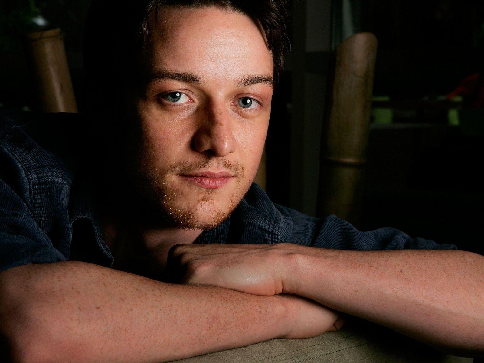 Wallpaper James mcavoy, Actor, Blue eyes, Hands, Charming HD
