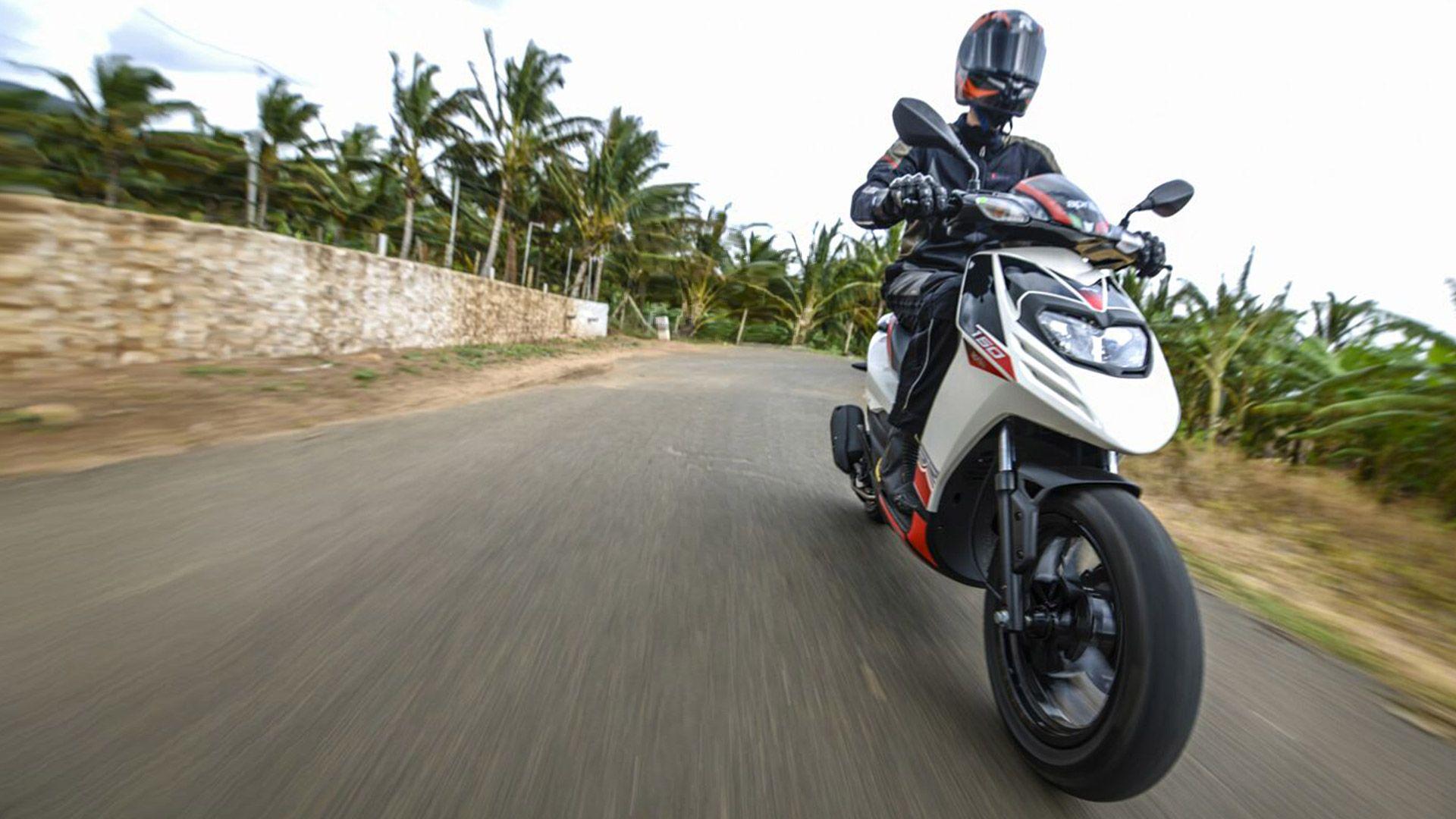 Aprilia SR 150 2016 STD, Mileage, Reviews, Specification