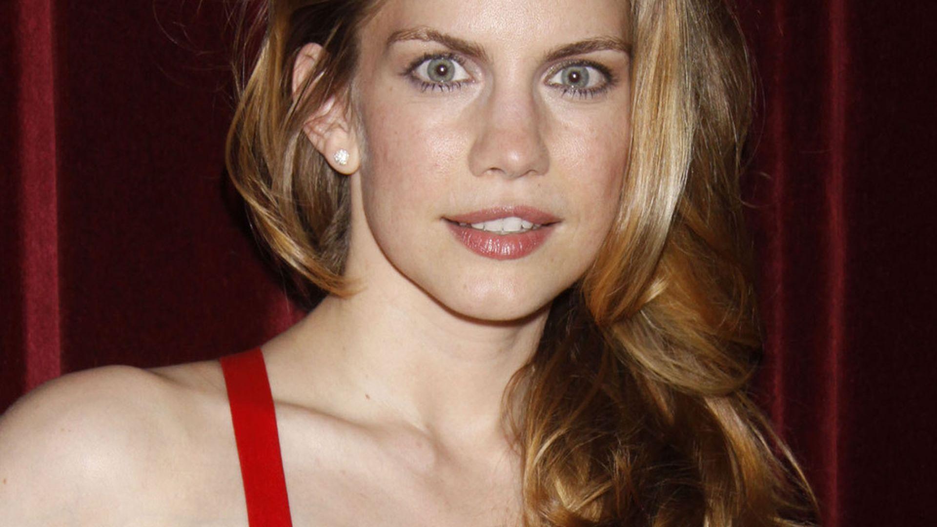 Anna Chlumsky Wallpapers Image Photos Pictures Backgrounds.