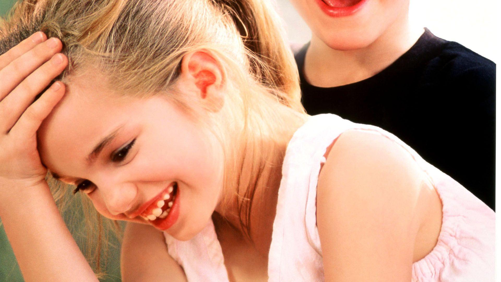 My Girl star Anna Chlumsky is pregnant with her first child