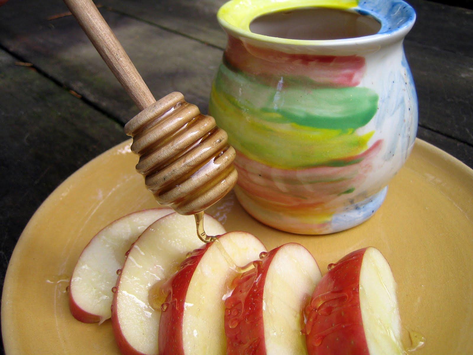 Blue Kale Road: Honey Apple Cake: The Sweet Flavors of Rosh Hashanah