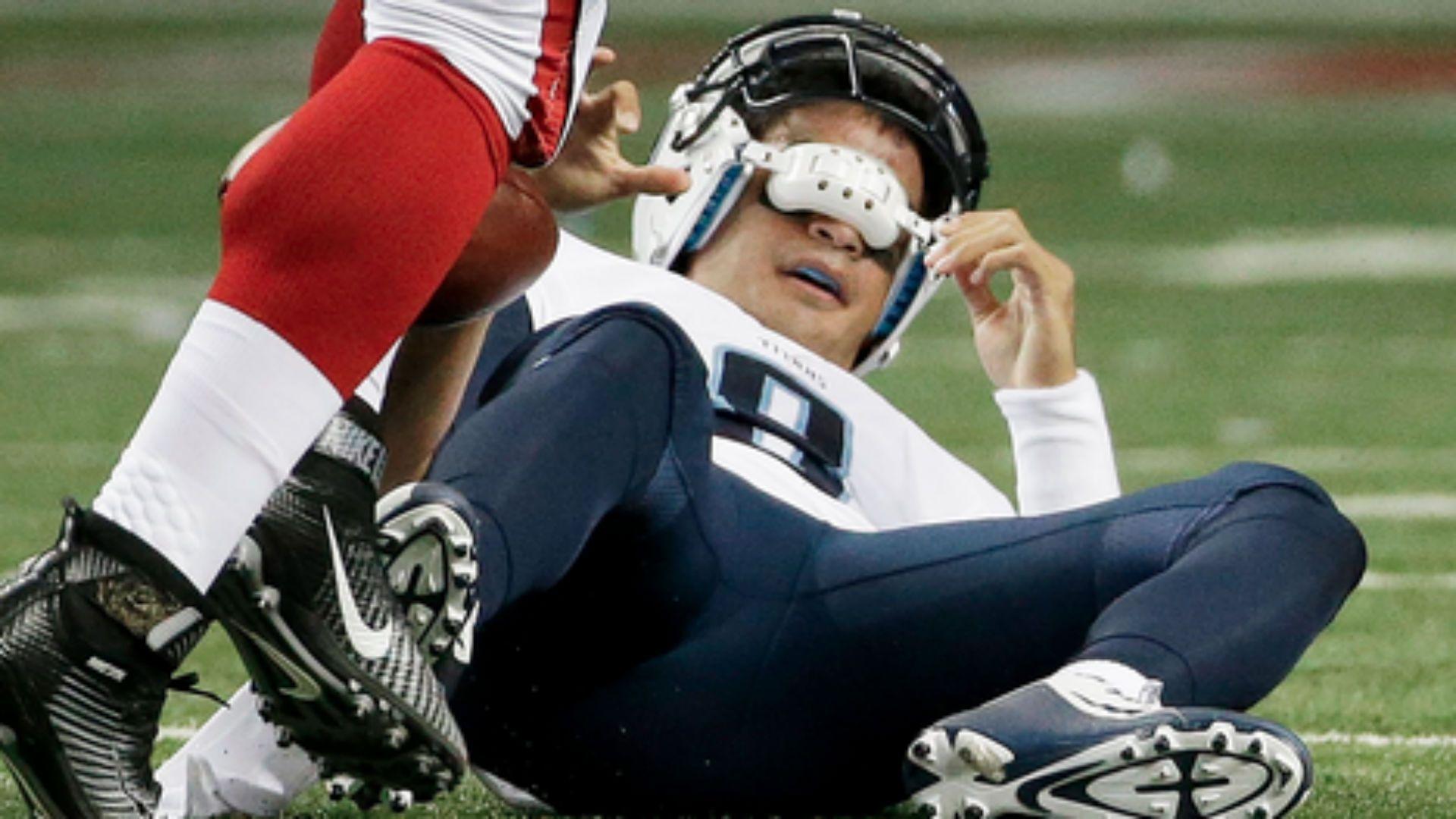 Marcus Mariota's first two pro possessions end with interception