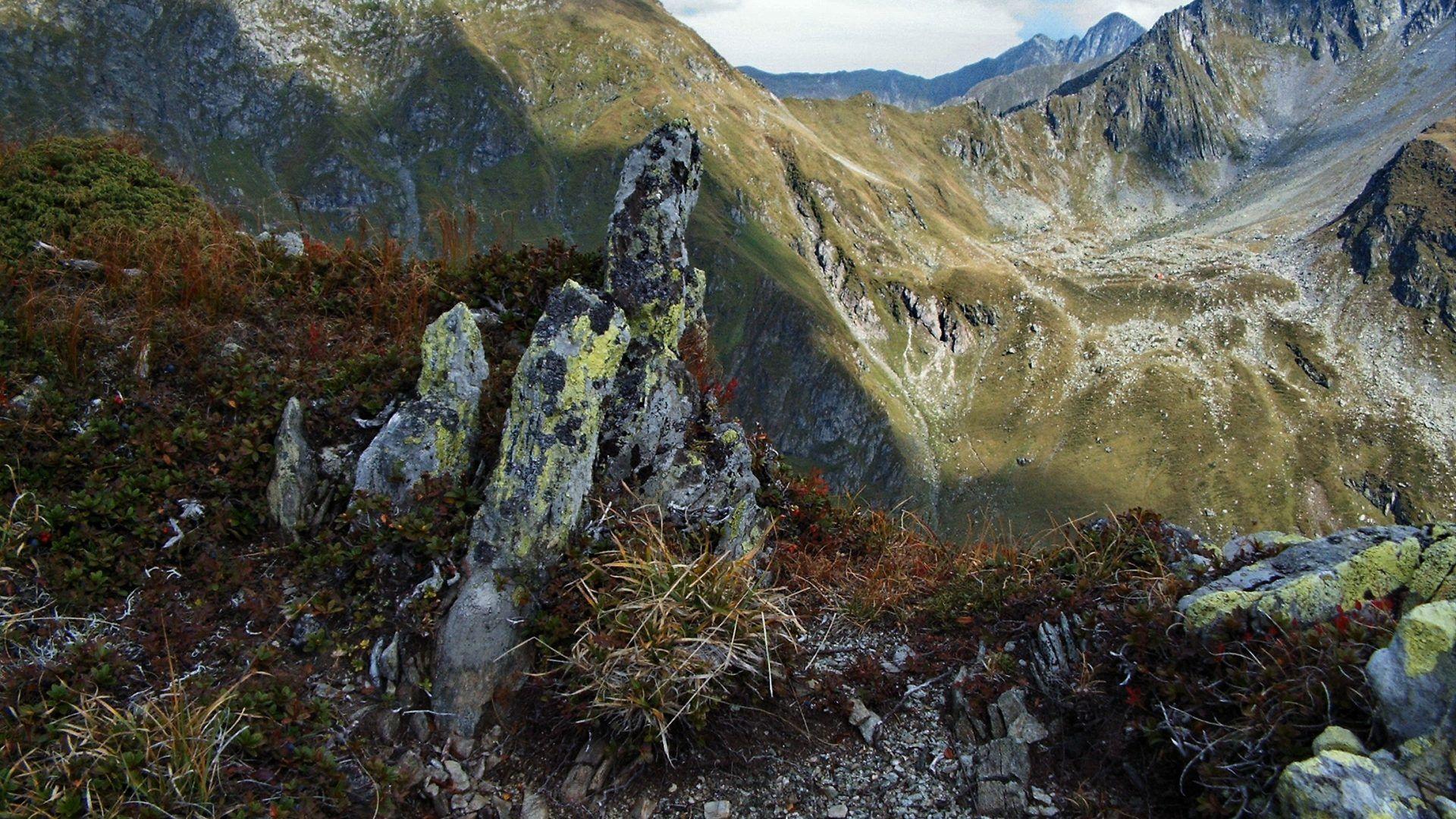 January 2017 wallpaper: Romania Mountains Peaks Fall