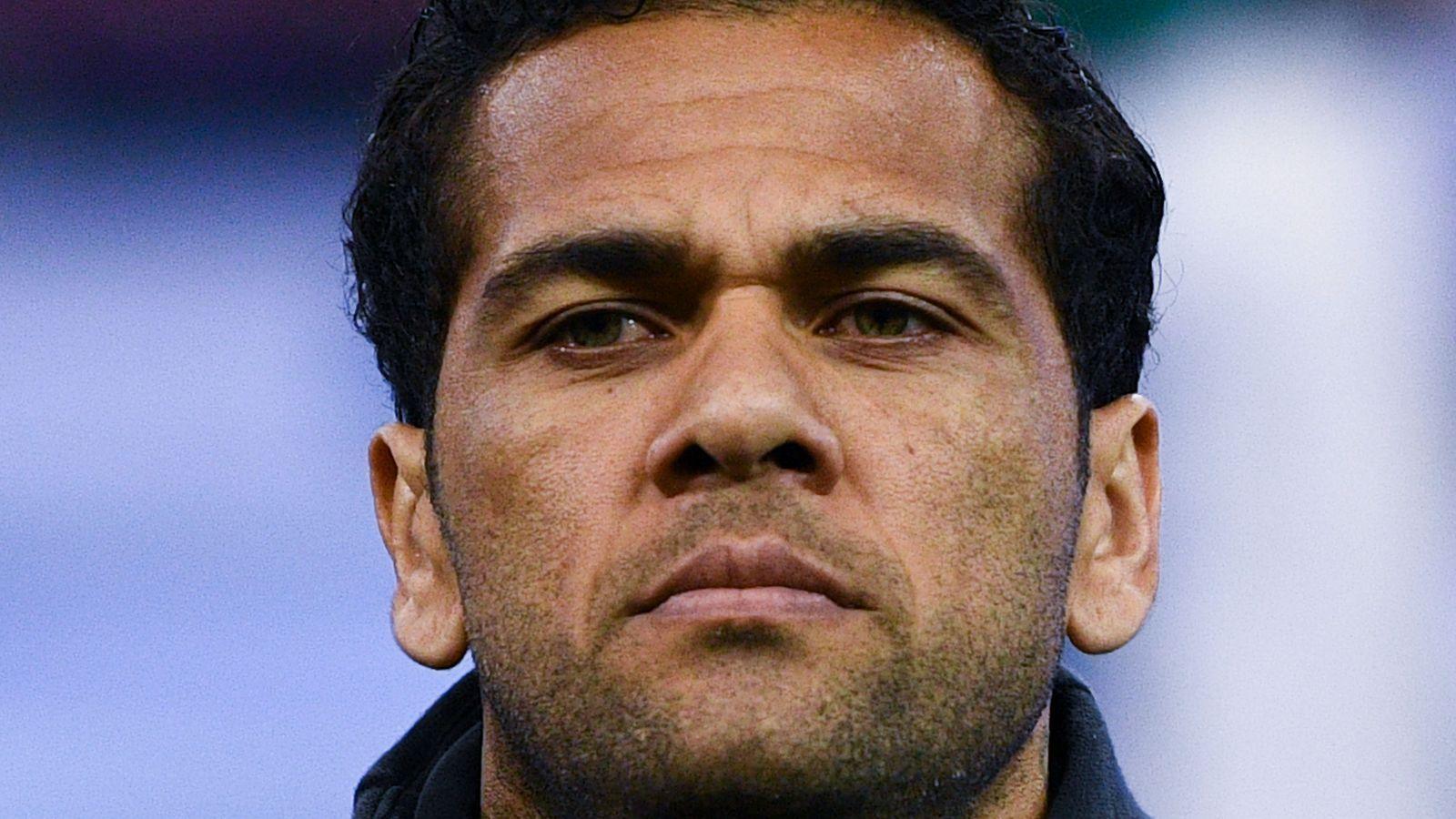 PSG Outbids Manchester City, Signs Dani Alves On 2 Year Deal