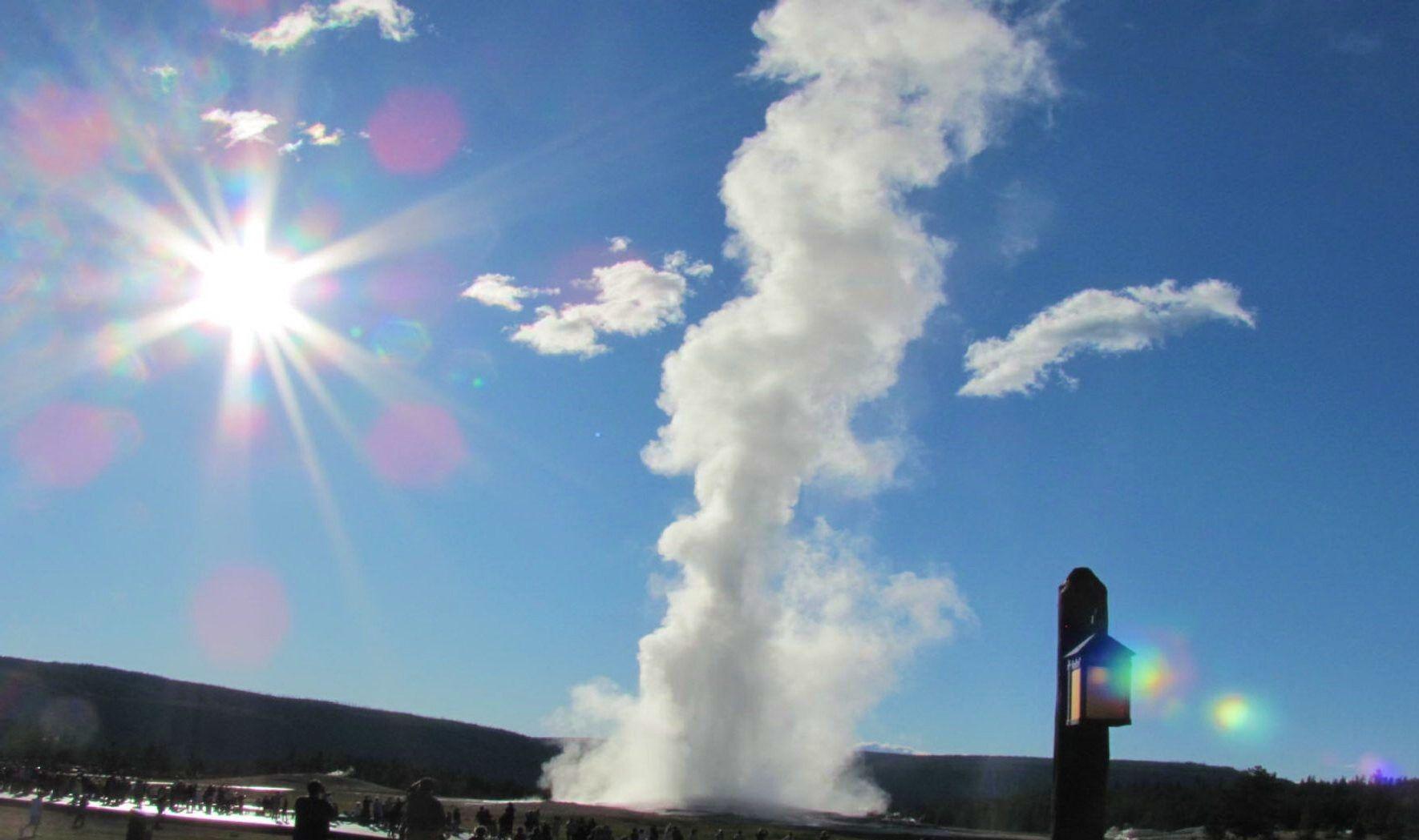 Nature: Old Faithful Spring National Park Water Geiser HD