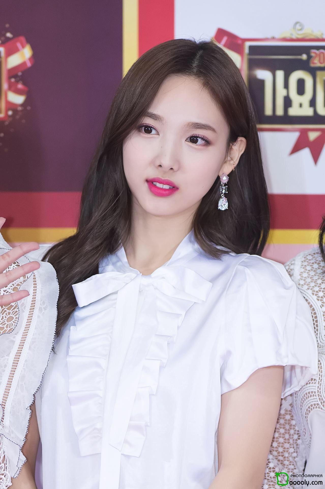 Nayeon phone wallpaper. Kpop, Kpop girls and Idol