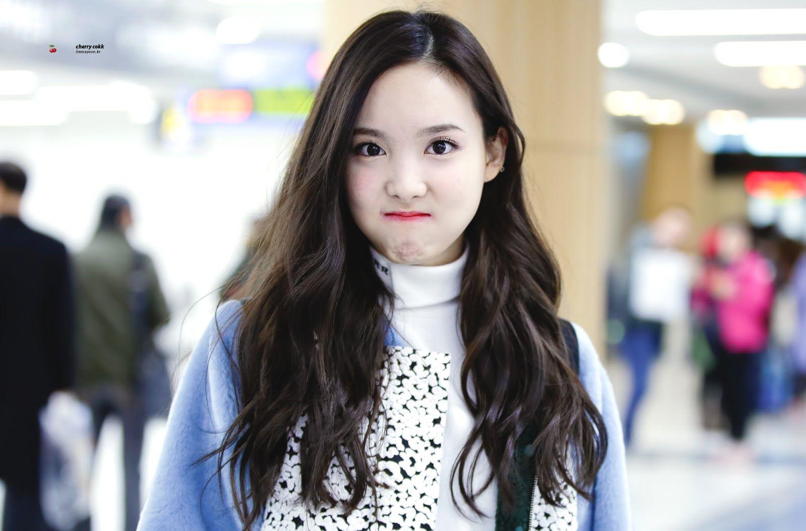 Spam me with TWICE's Nayeon picture