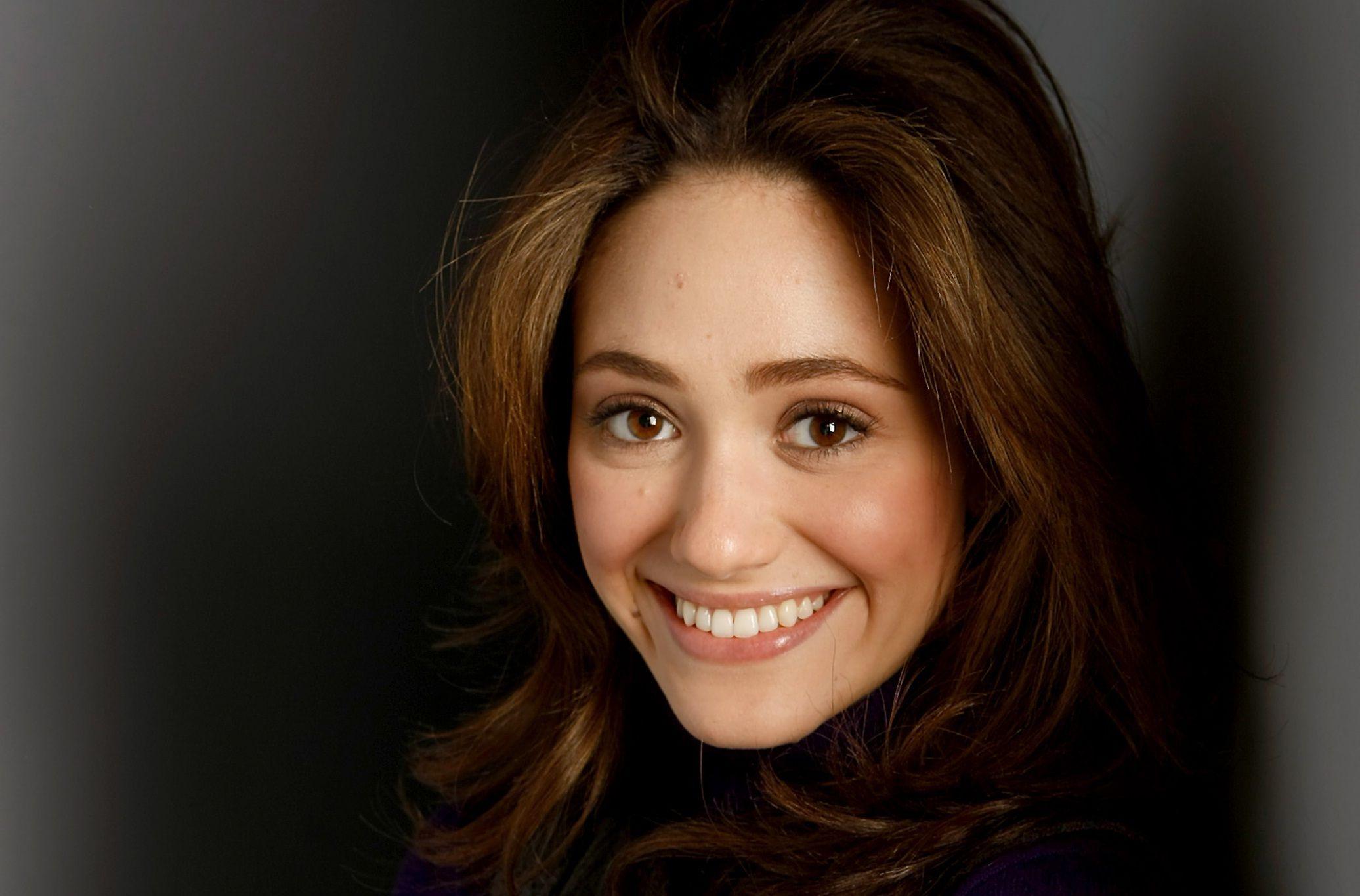 Emmy Rossum Full HD Wallpaper and Backgroundx1365