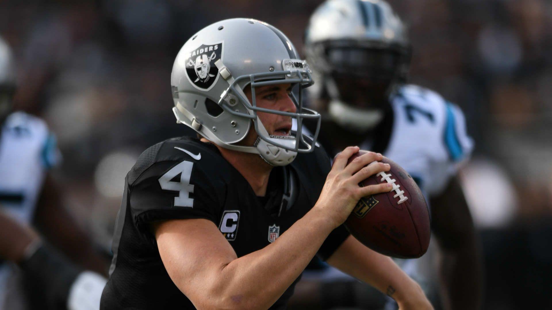 Raiders QB Derek Carr somehow returns after gruesome pinkie injury