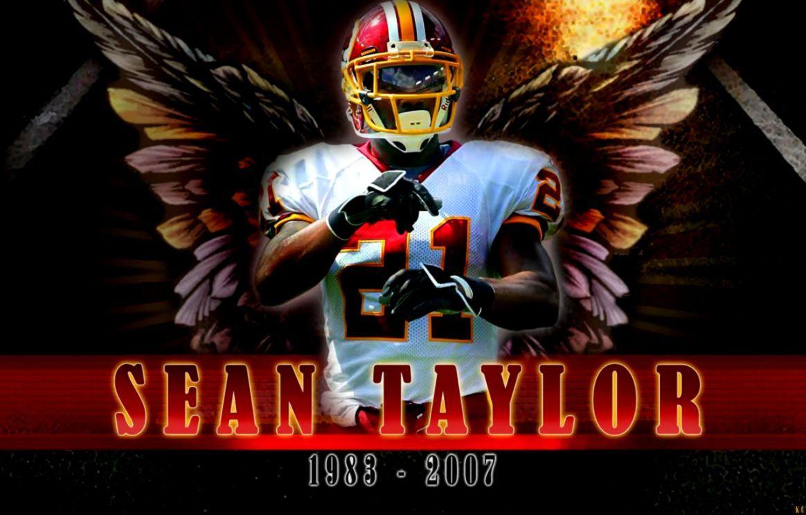 Download Sean Taylor Carrying The Football Wallpaper