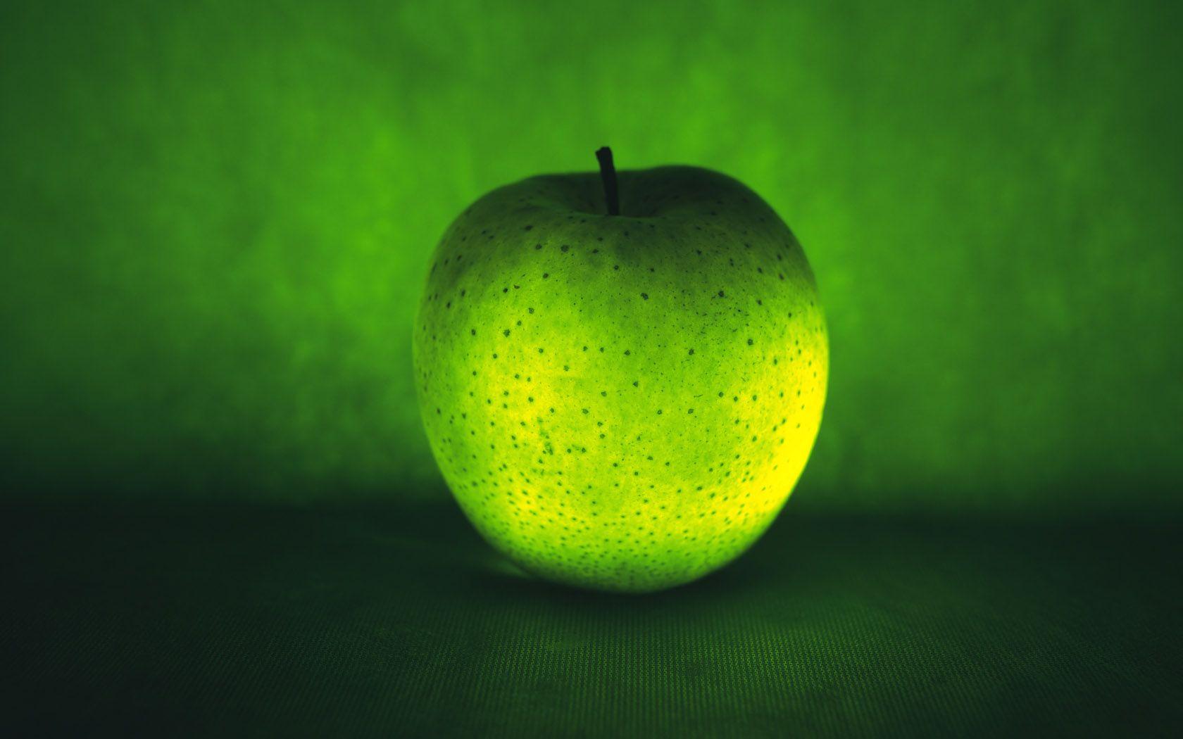 Màn hình nền táo xanh: Tưởng tượng một màn hình đẹp lung linh với hình ảnh táo xanh tươi, chắc chắn sẽ đem lại sự mới mẻ và tươi vui cho không gian làm việc của bạn. Nhấp chuột để tải ngay.