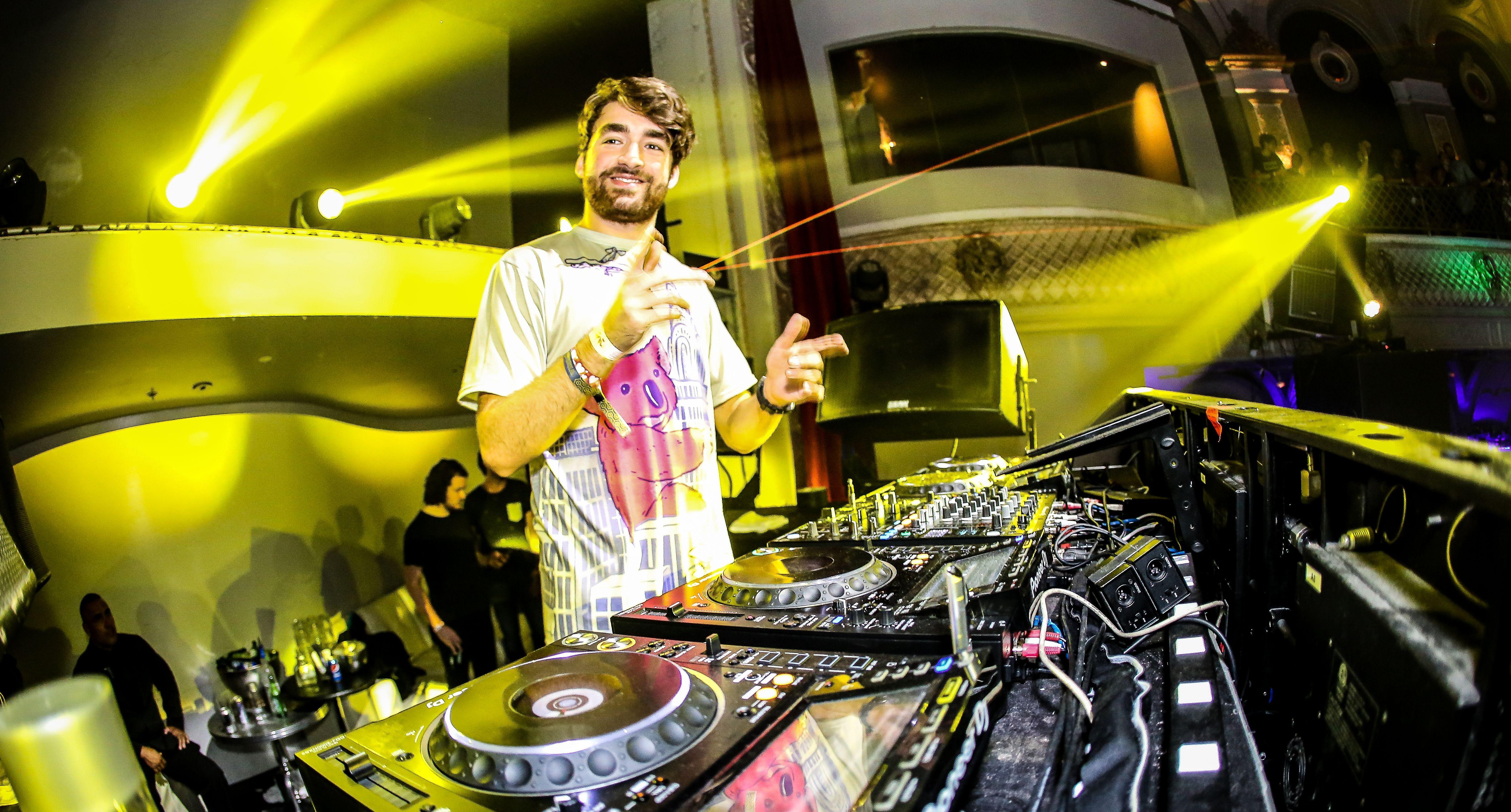 Oliver Heldens Wallpaper Image Photo Picture Background