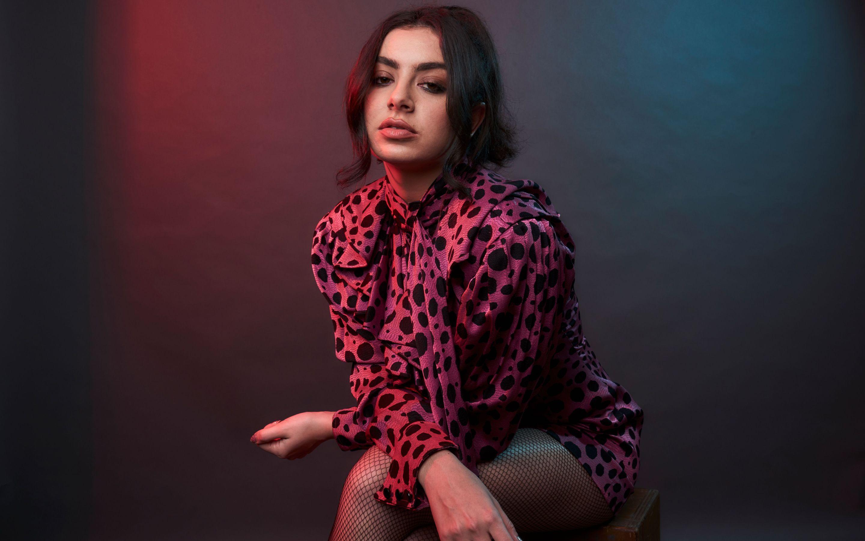 Charli XCX 2017 4K 8K Wallpaper
