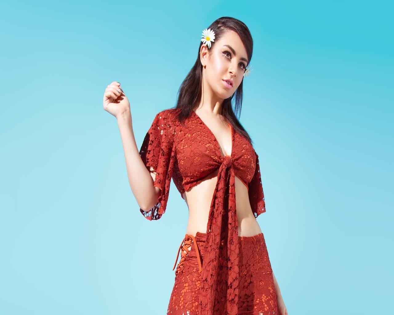 charli xcx wallpaper