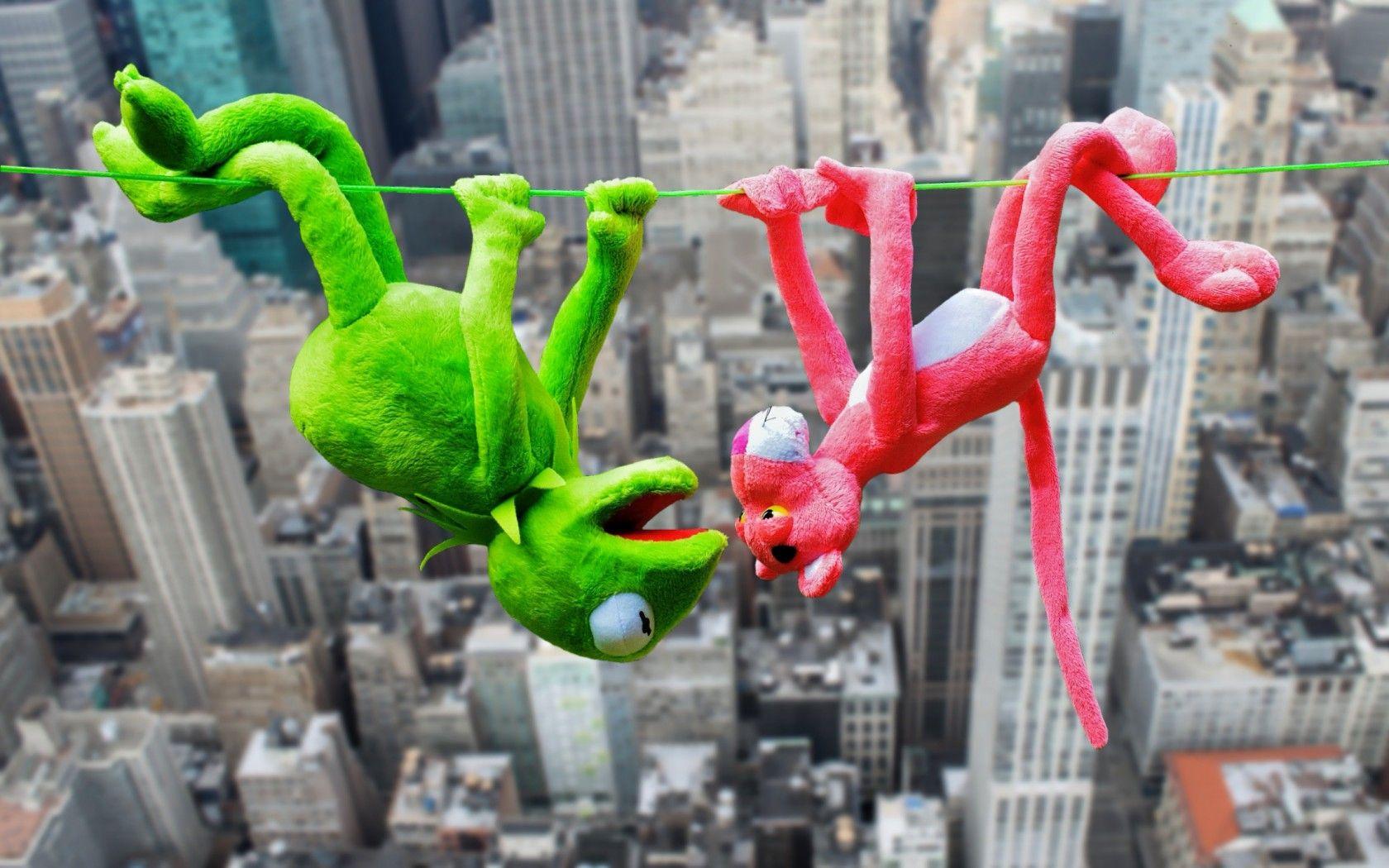 The Pink Panther and Kermit the Frog at High Altitude widescreen