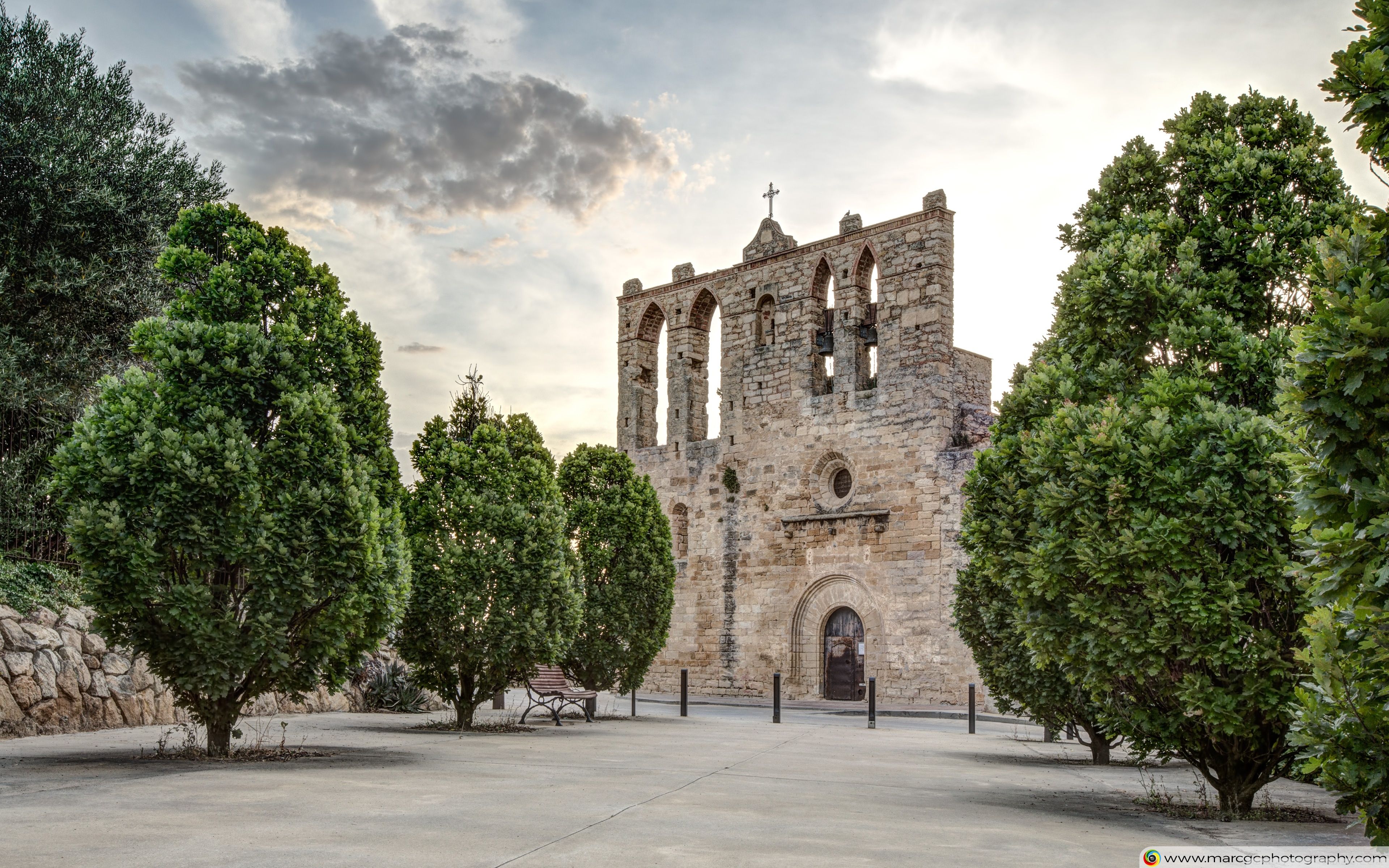 Church of Sant Esteve (Peratallada, Catalonia) HD desktop