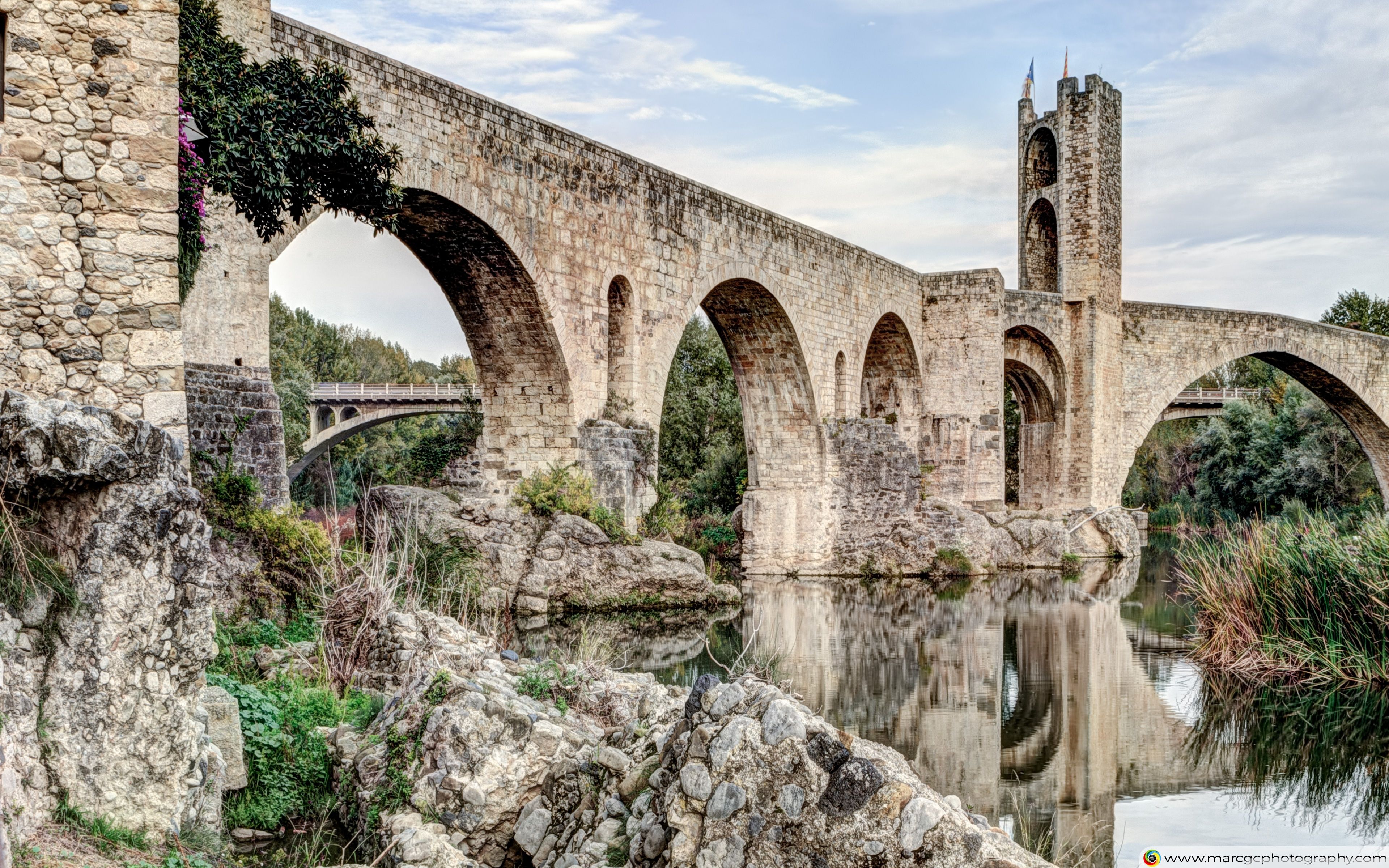 Besalú's Romanesque Bridge (Catalonia) HD desktop wallpaper, High