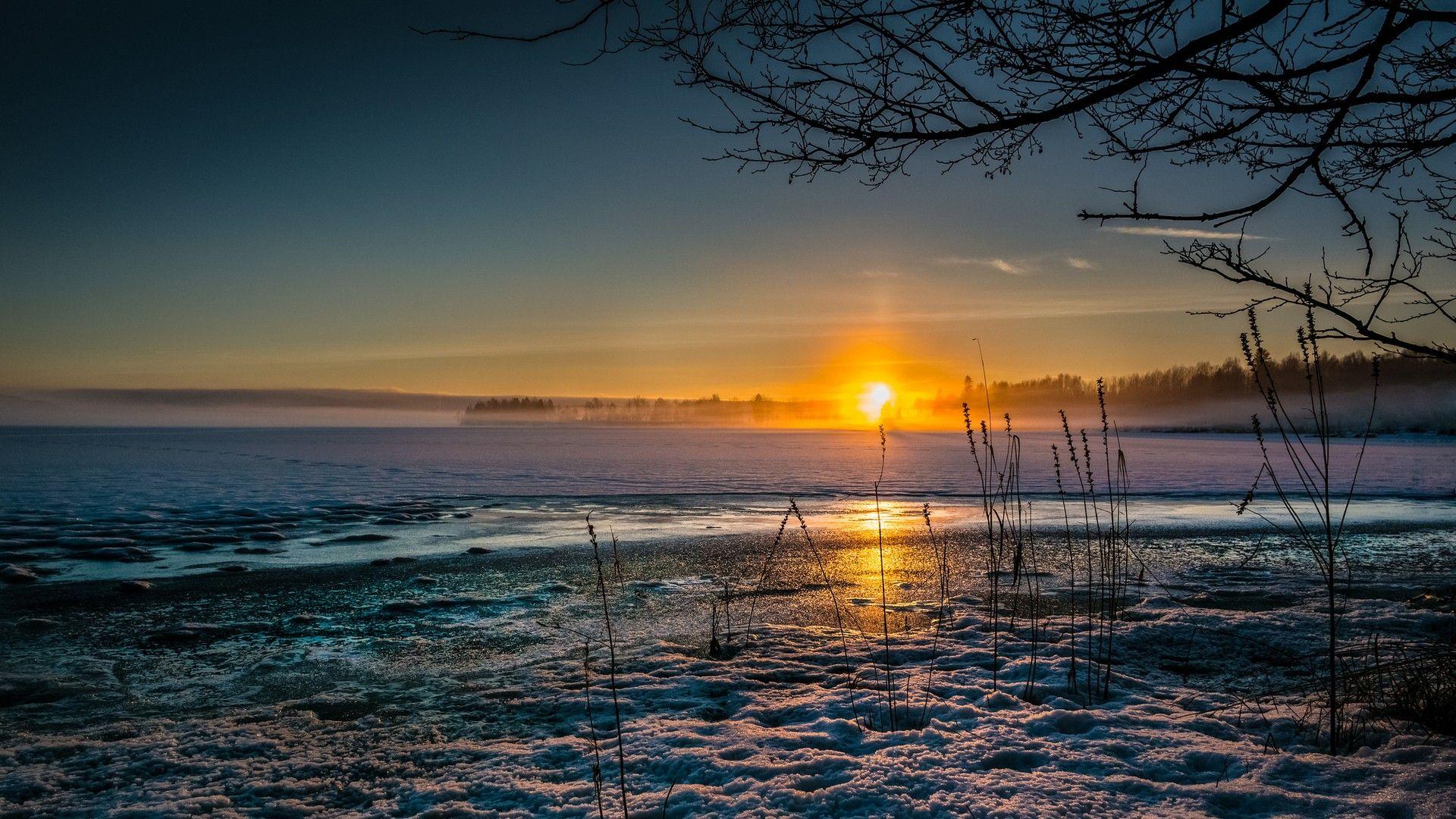 Illuminated Tag wallpaper: Magnificent Winter Sunset Lake Oslo