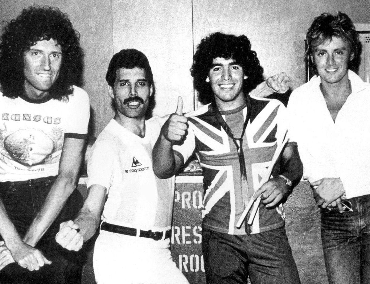queen + maradona. Awesomeness. Freddie mercury