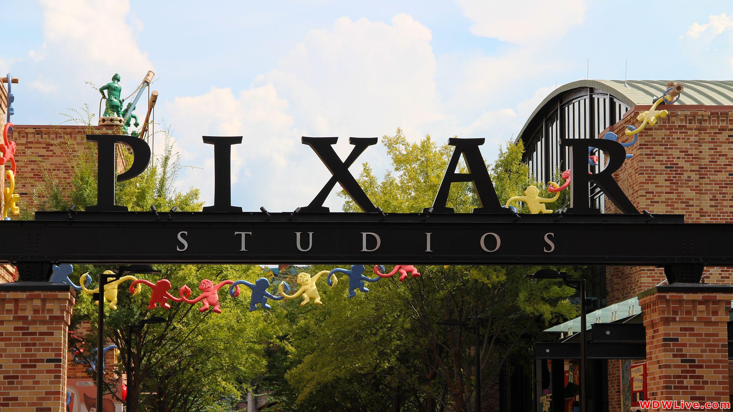 Pixar Place: Pixar Place entrance arch sign at Disney's Hollywood