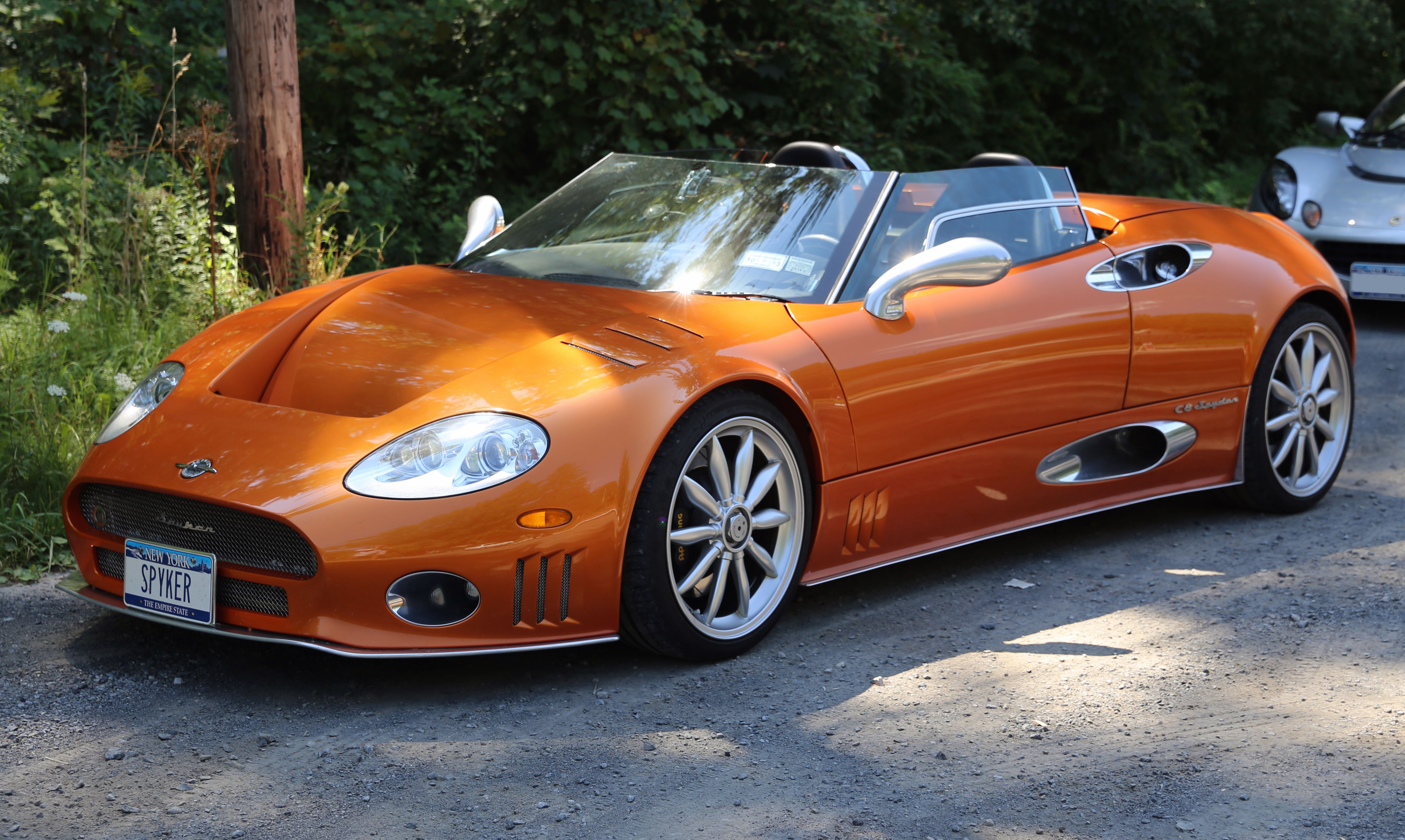 Spyker C8 and photo