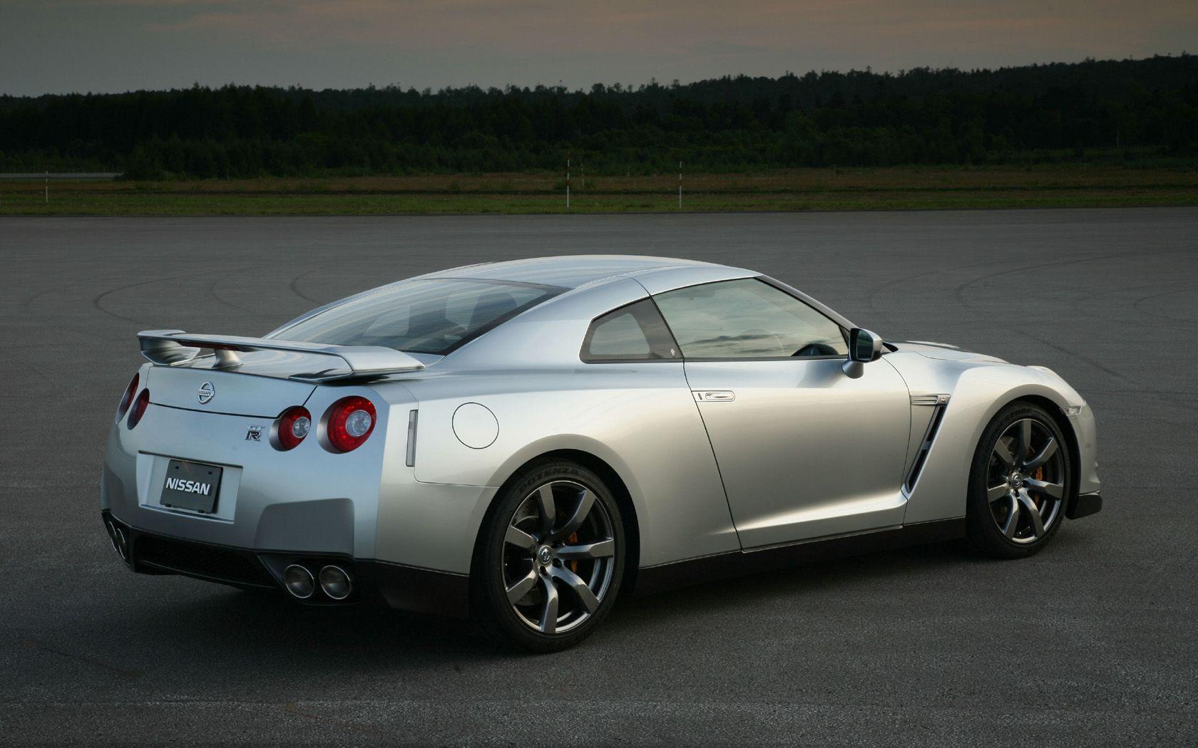 2010 Nissan GT R Widescreen Wallpaper / Desktop