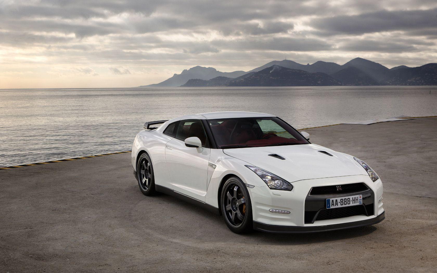 Nissan GTR Desktop Wallpaper