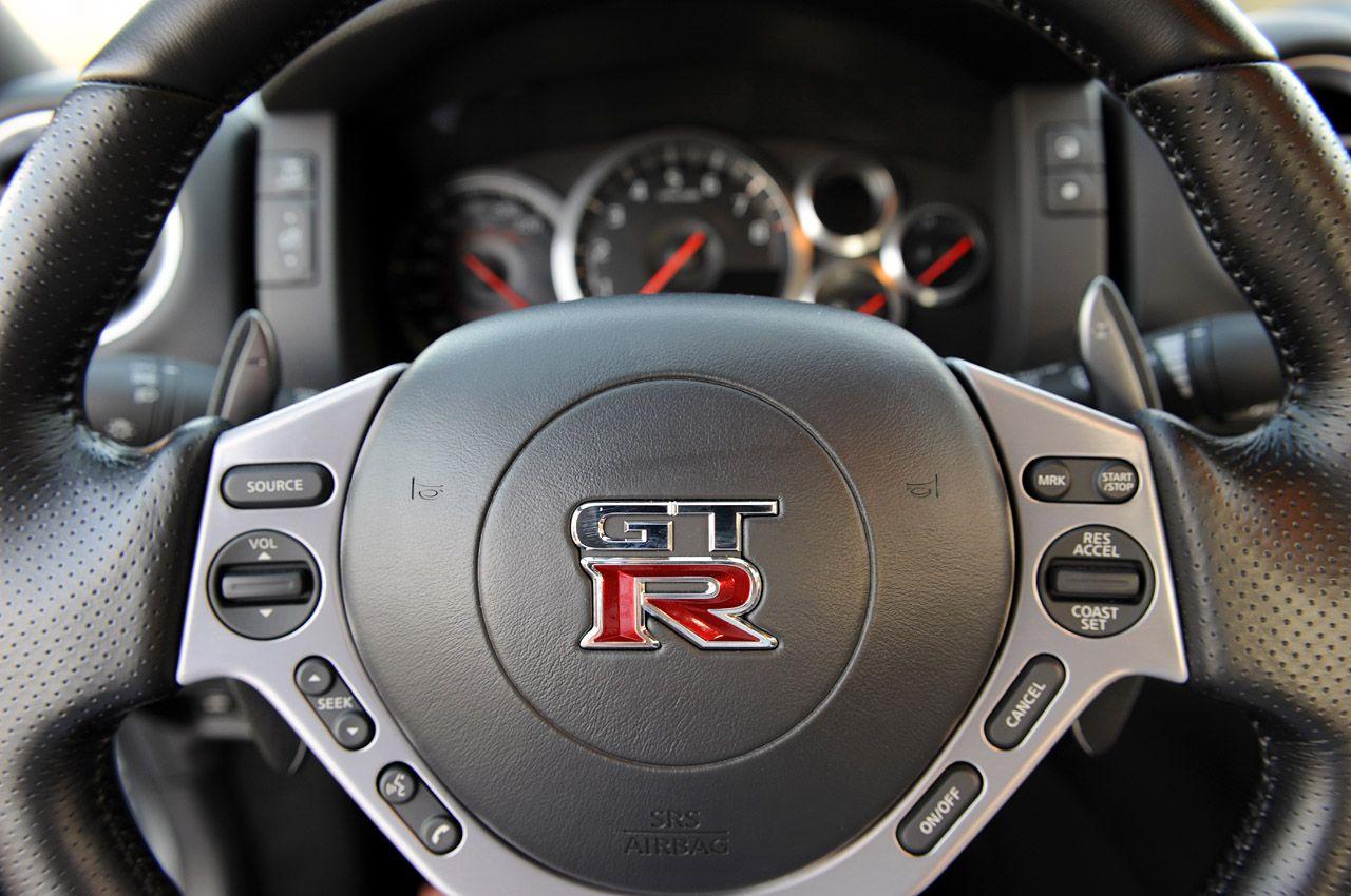 Nissan GT R Or Ford Mustang GT500 News Offine