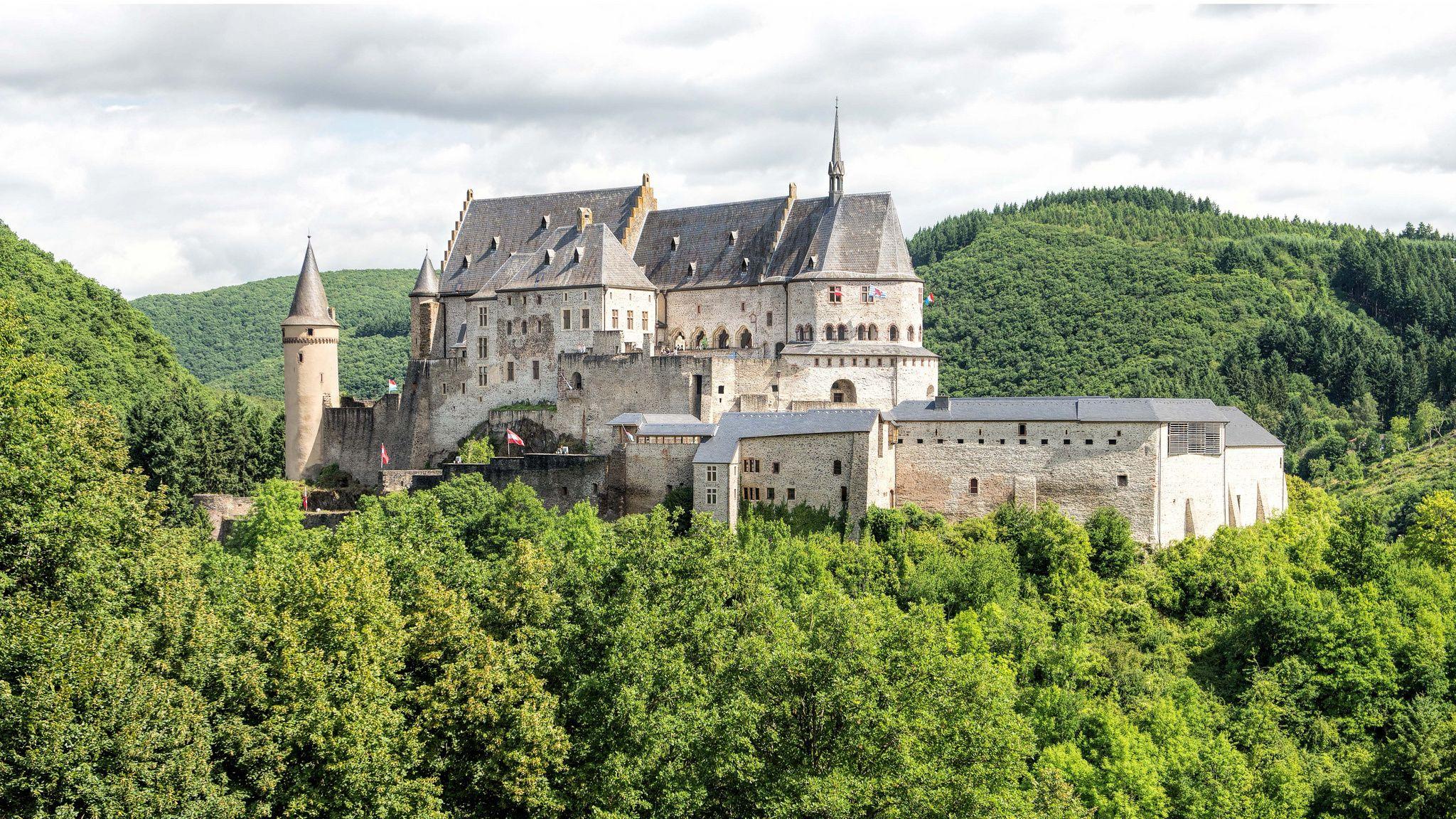 Wallpaper Luxembourg Vianden Castle, Vianden, Diekirch 2048x1152