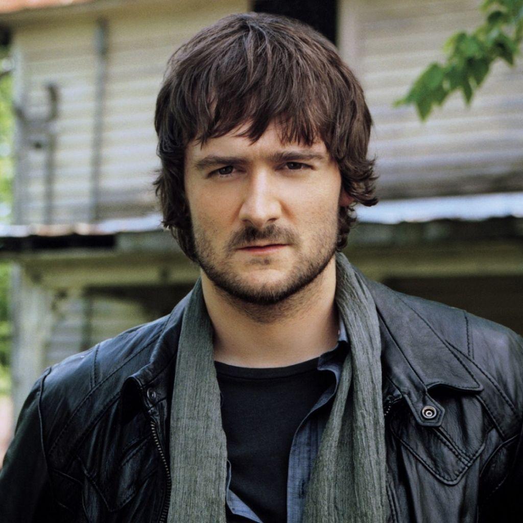 Download Wallpaper 1024x1024 Eric church, Bristle, Jacket, House