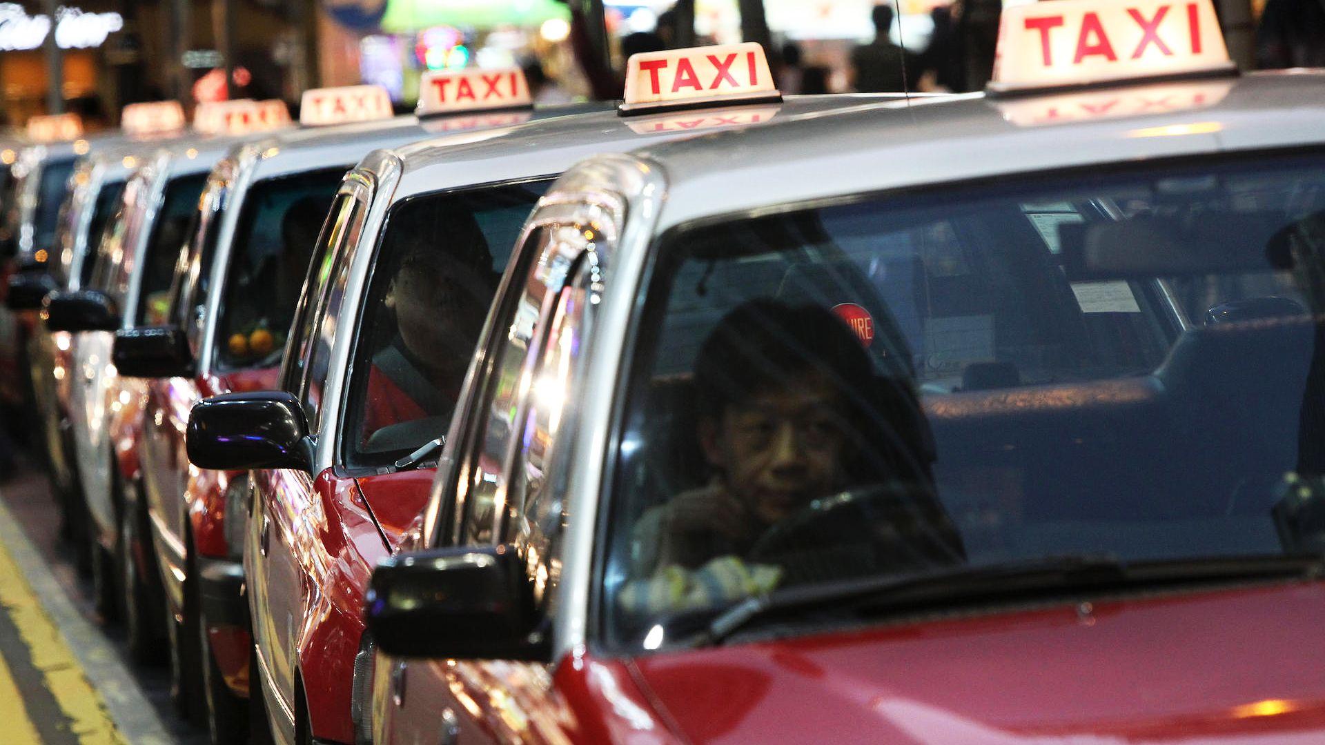 Taxi Driver Causes Huge Controversy After Uploading This Picture